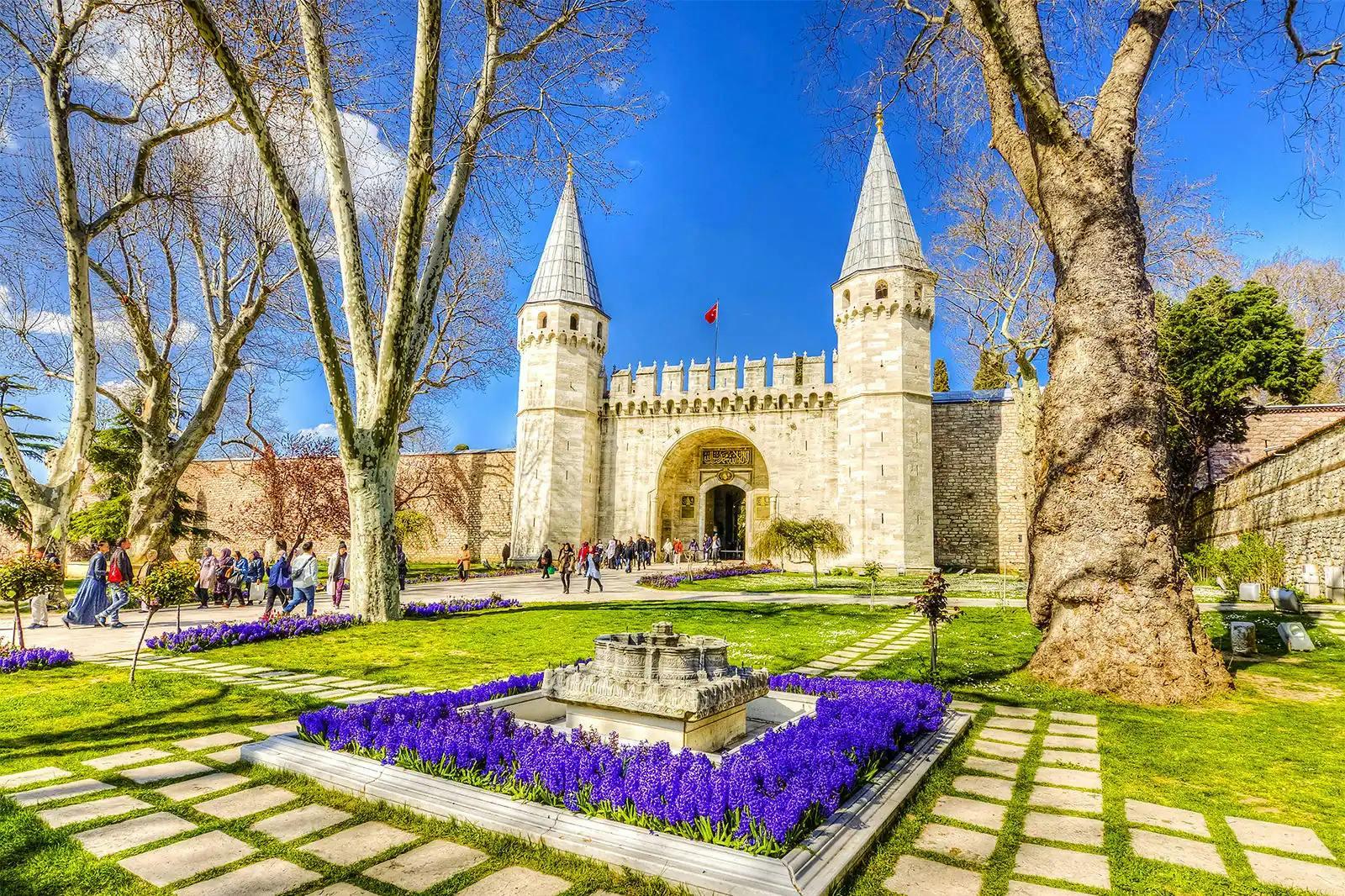 Istanbul: Topkapi Palace, Blue Mosque & Old City Tour
