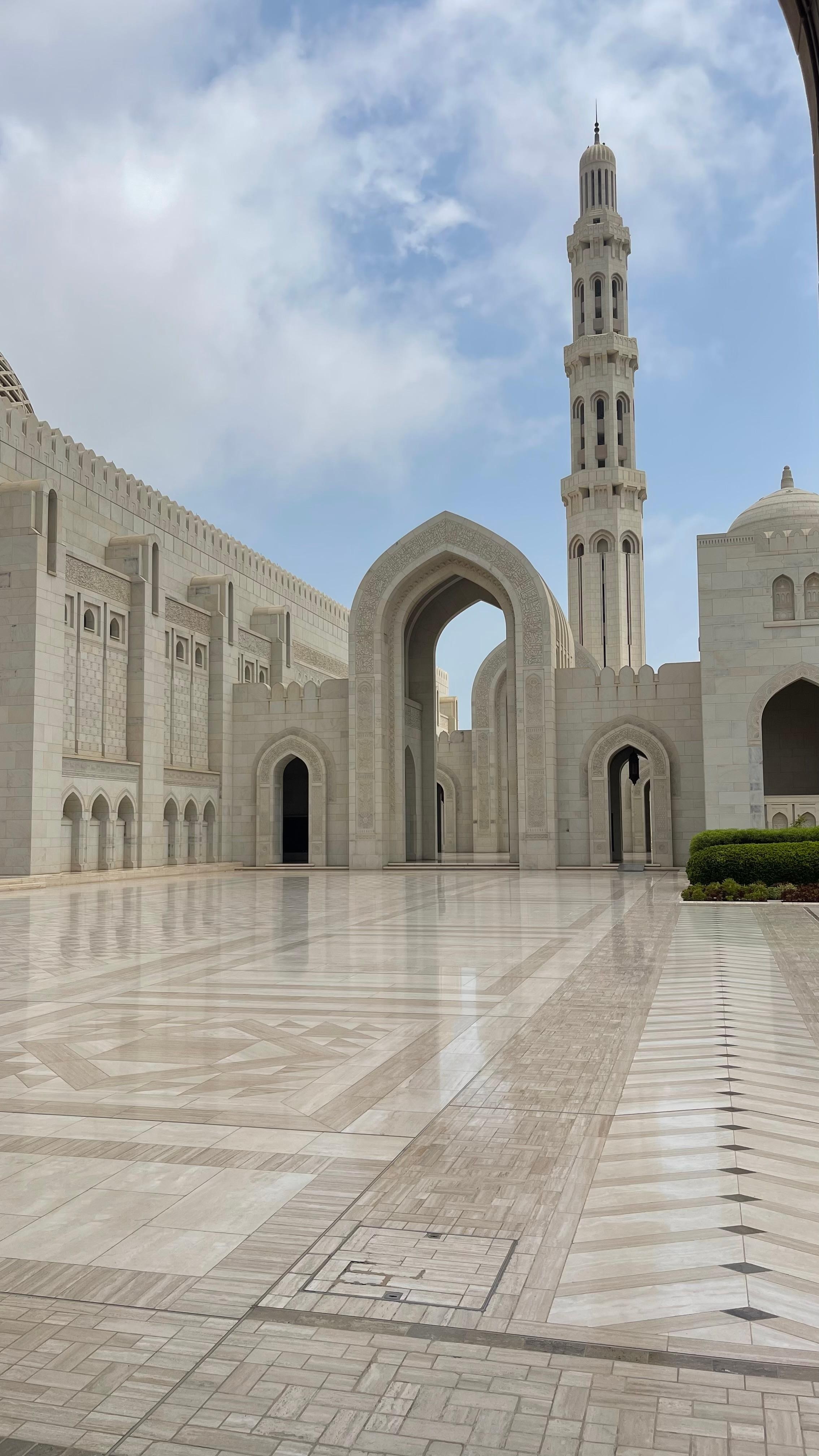 Muscat: Sultan Qaboos Grand Mosque Tour with Omani Lunch 3