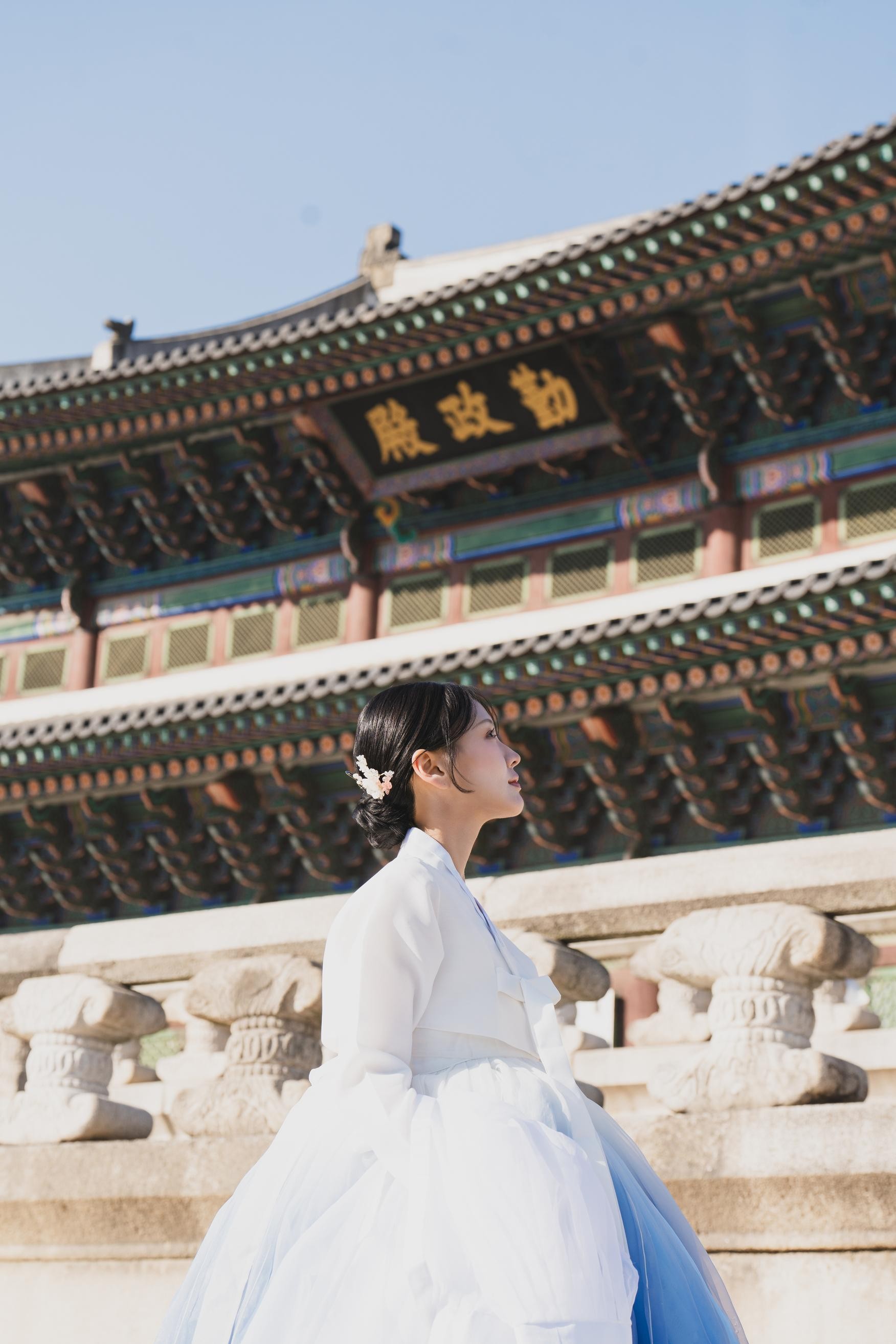 Seoul: Hanbok Photoshoot at Gyeongbokgung Palace
