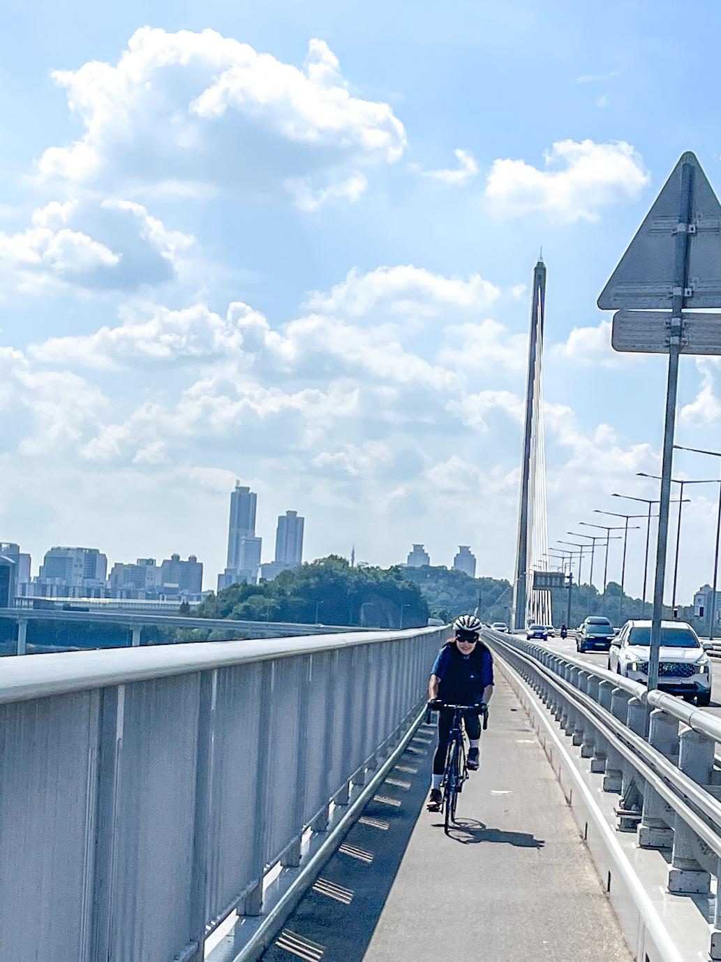 Seoul: Han River Road Bike Experience 3