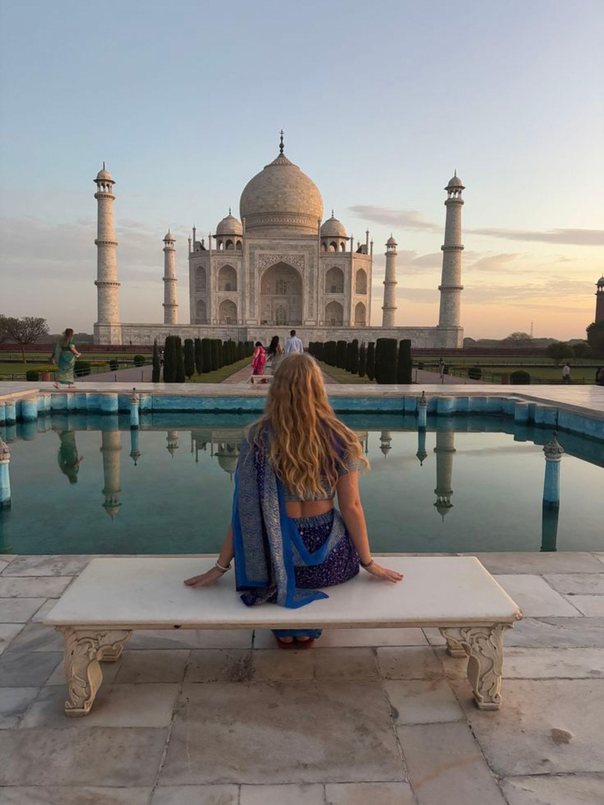 Sunrise Taj Mahal Guided Tour with Skip the Line & Transfers
