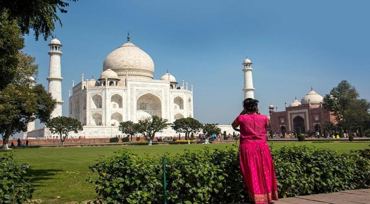 Delhi to Agra Private Day Tour with Taj Mahal & Guide 2