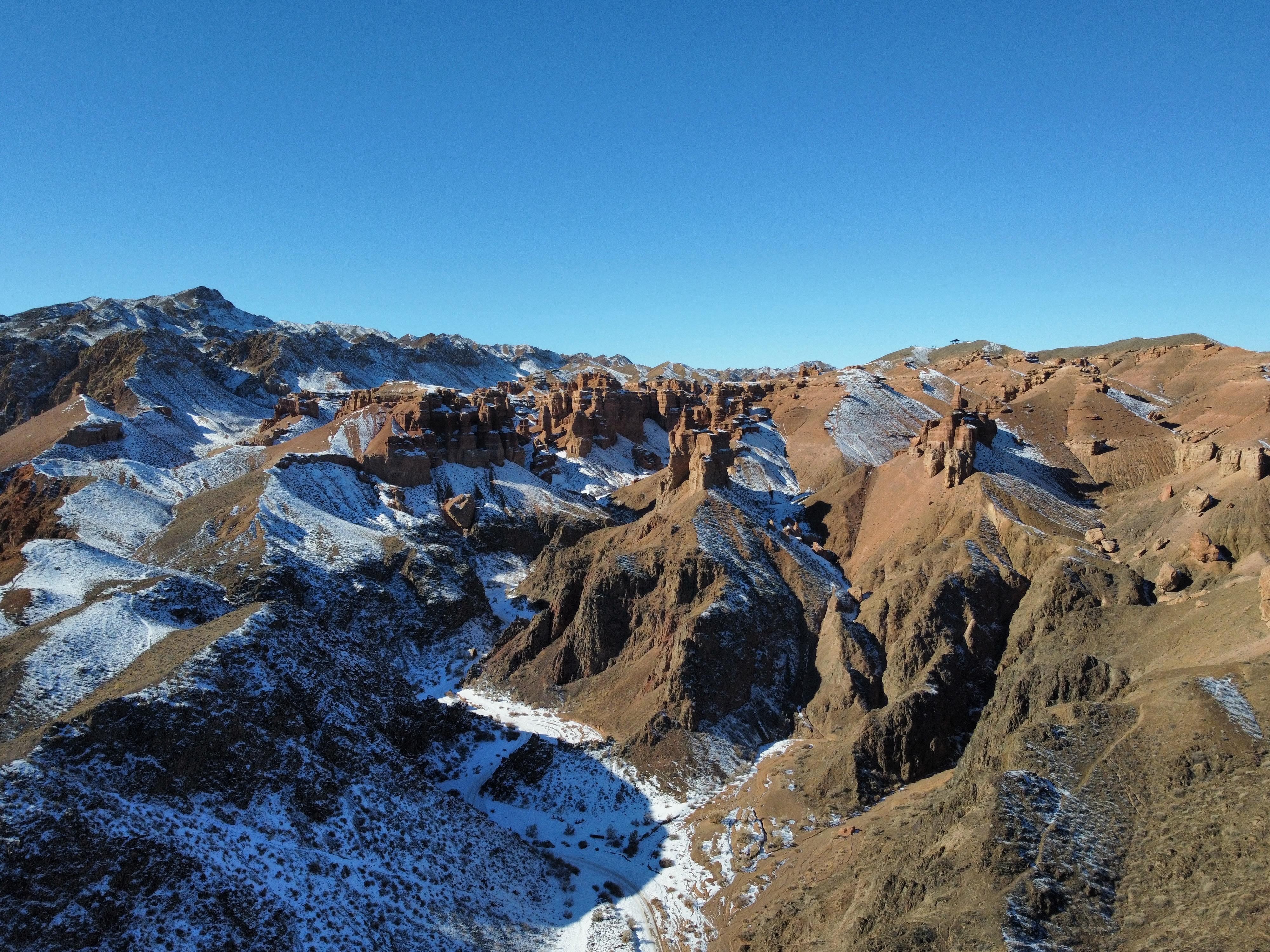 Charyn Canyon Adventure — Off-Trail Hiking Experience 3