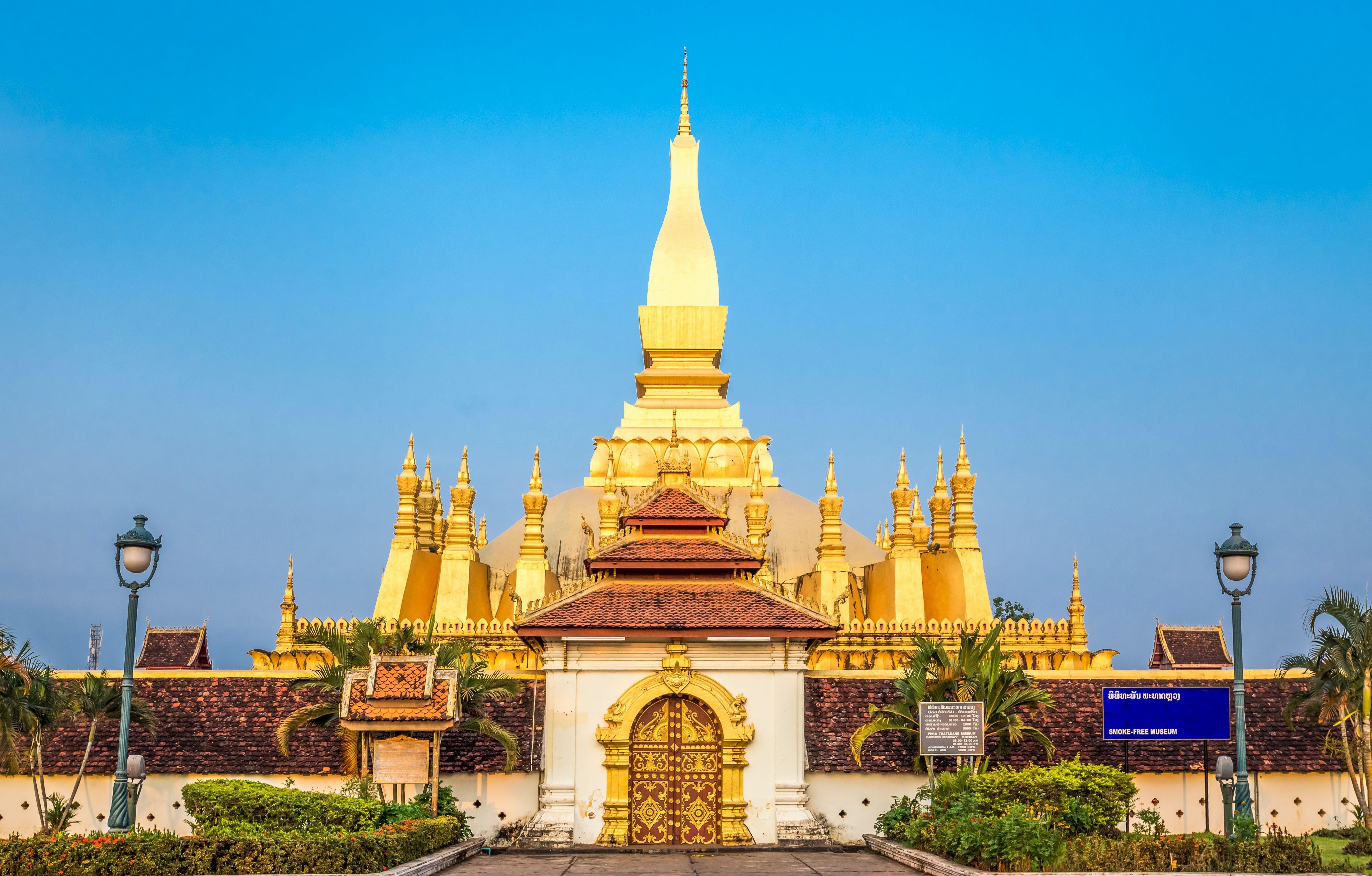 Vientiane: Private Highlights Tour with Buddha Park & Lunch