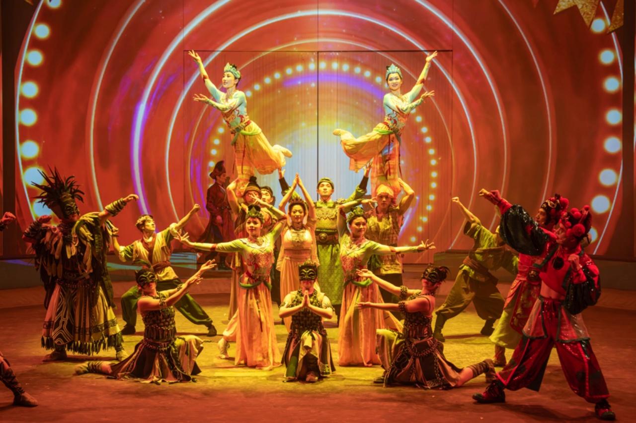 Shanghai: ERA-Time Travel Acrobatics & Fast-Track Entry ... 3