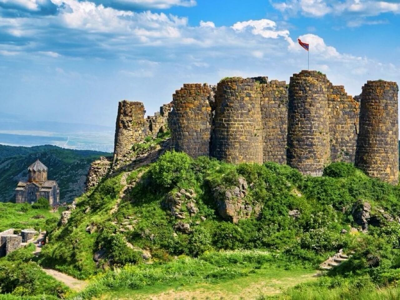 Private Day Trip to Amberd, Saghmosavank & Tsitsernakaberd