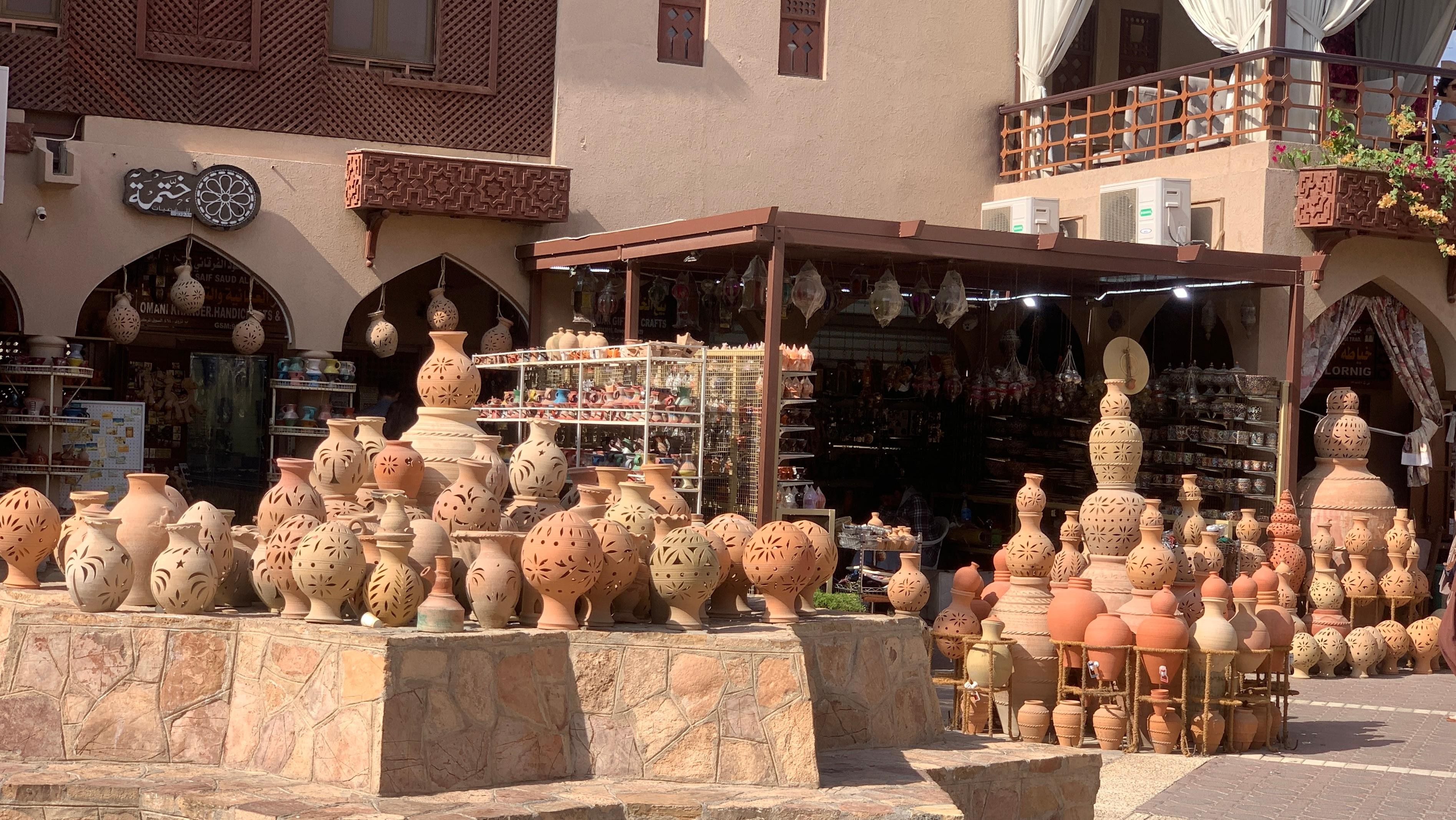 Muscat: Nizwa Fort, Souq & Birkat Al Mouz Guided Tour+ Lunch