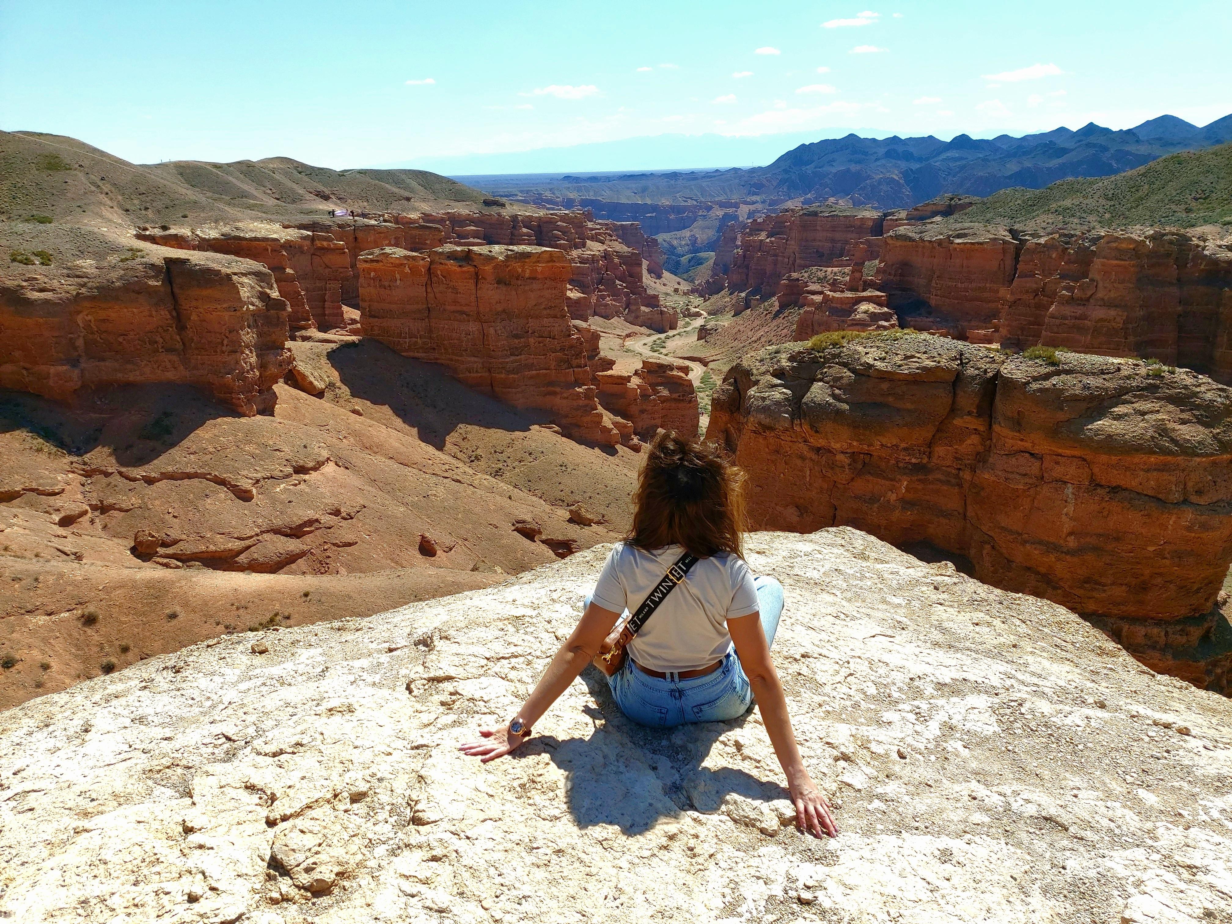 From Almaty: 4-Day Tour of Altyn-Emel, Charyn Canyon & Lakes