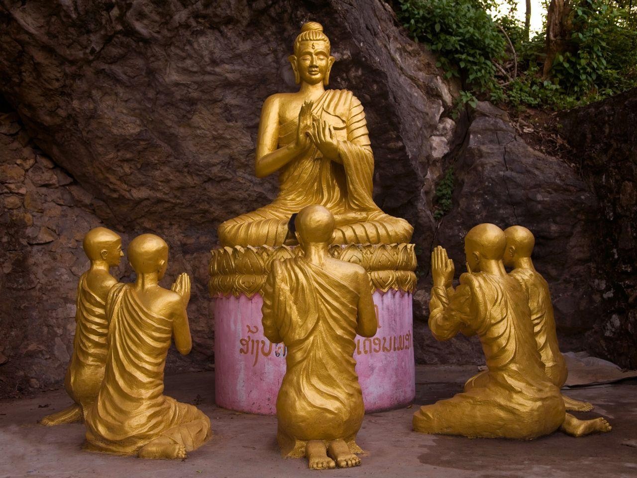 Luang Prabang: Tak Bat Ceremony, Pak Ou Caves & Boat Tour 3