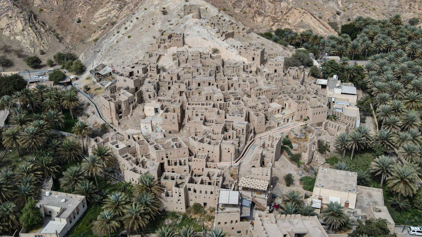 Muscat: Private Wadi Al Abyad & Wakan Village Day Tour