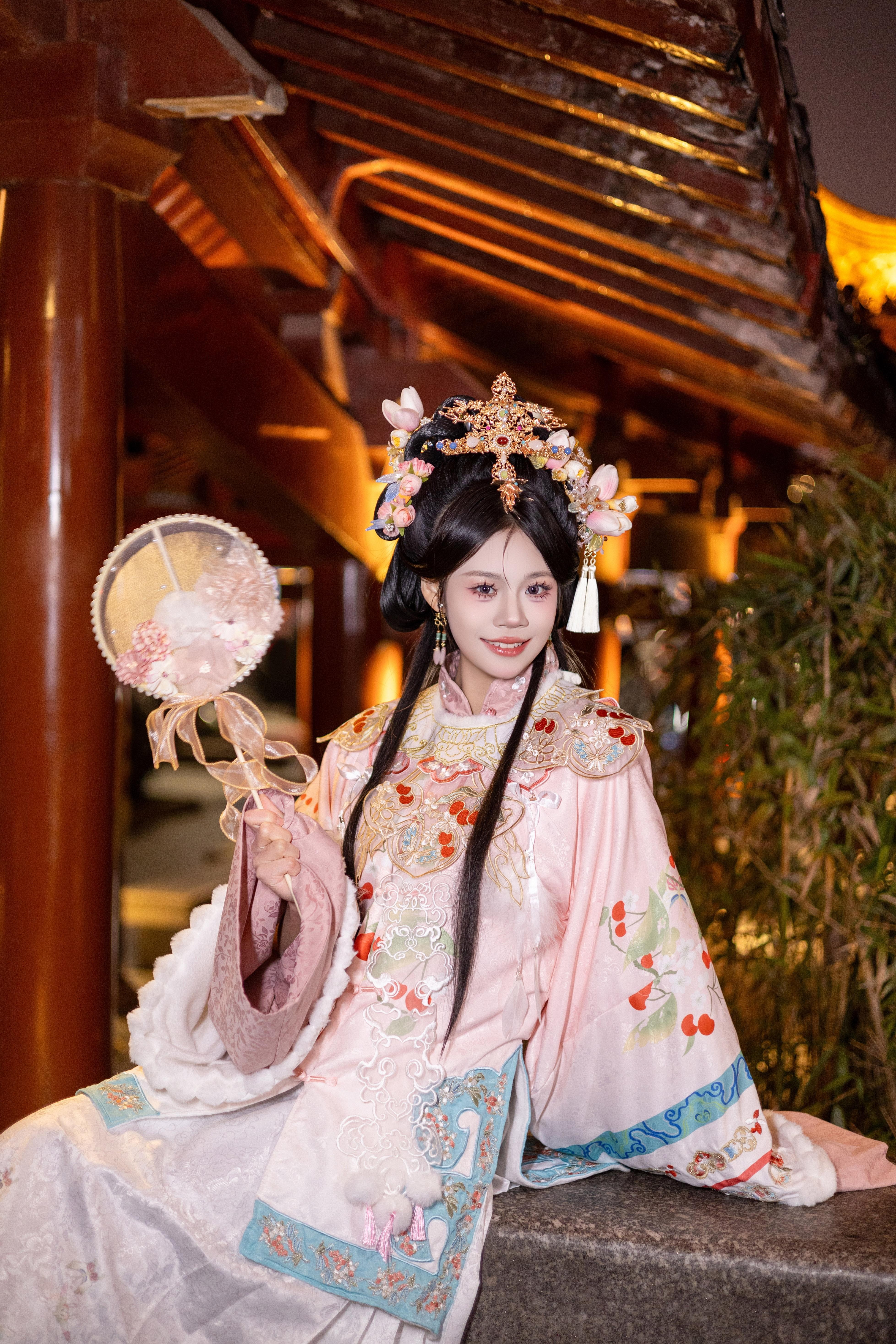 Shanghai: Traditional Hanfu Dress-Up & Photoshoot Experience