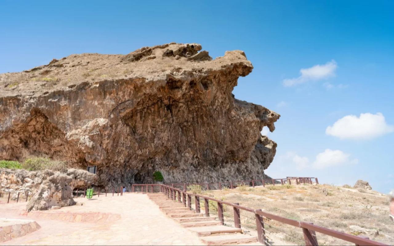 Salalah West: Al Fazayah Beach, Al Mughsayl Beach 3