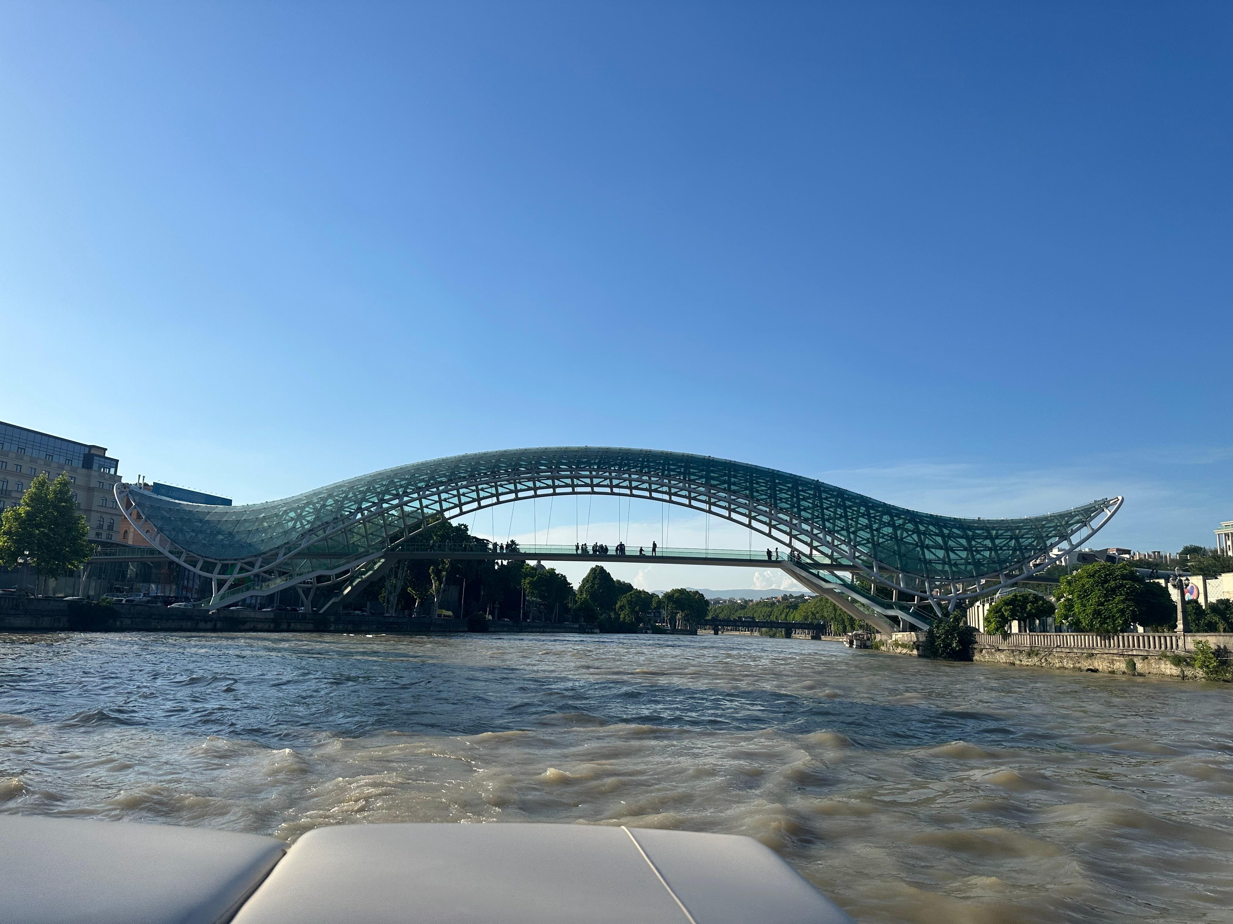 TBILISI: Private, exclusive Boat Ride & with Welcome Drink