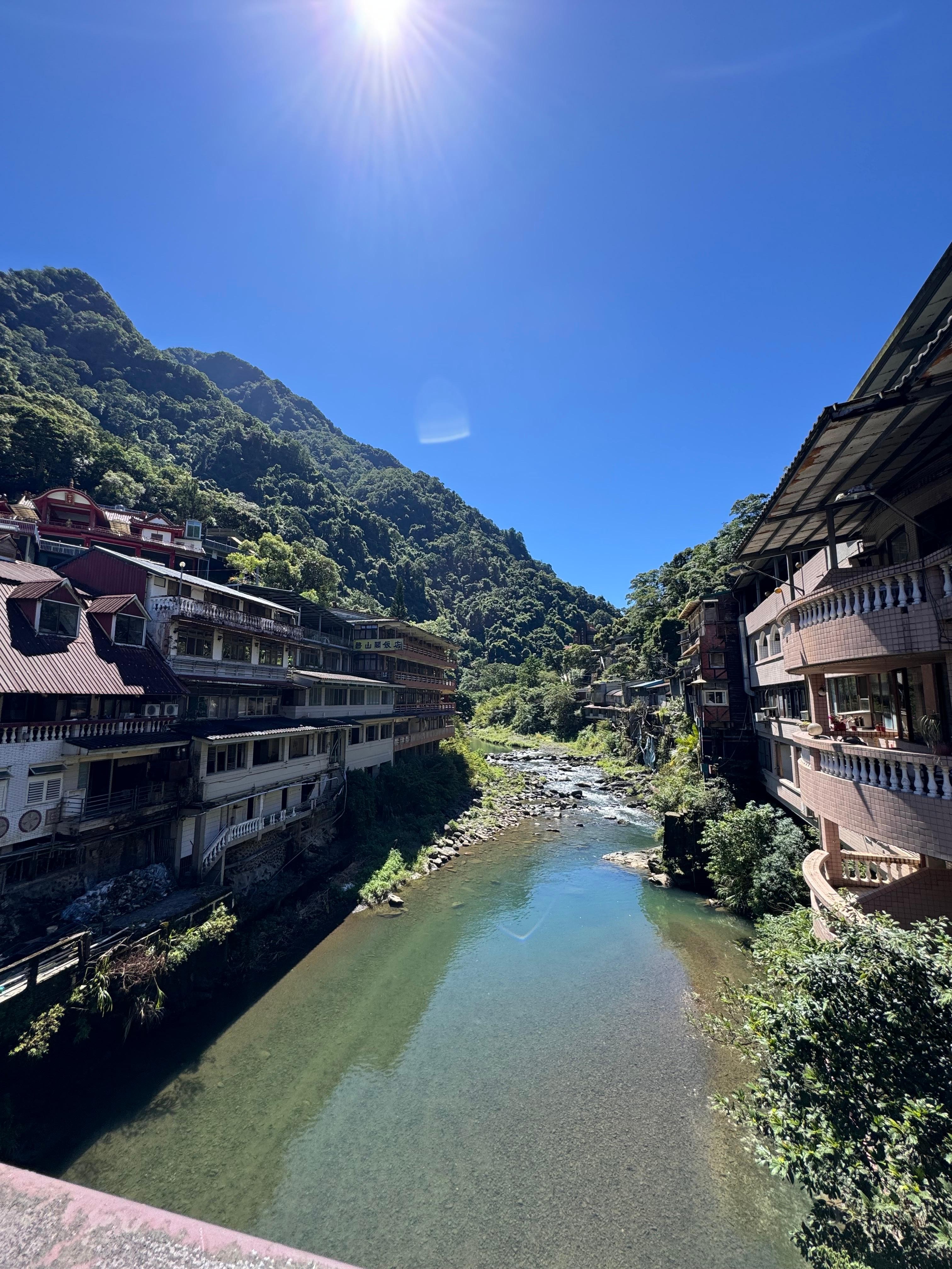 Taipei: 8 Hours Private Day Tour in Wulai with Benz Vito 3