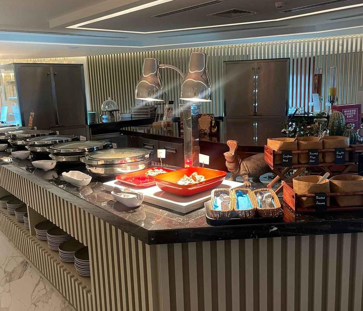 AUH Abu Dhabi International Airport: Pearl Lounge 3
