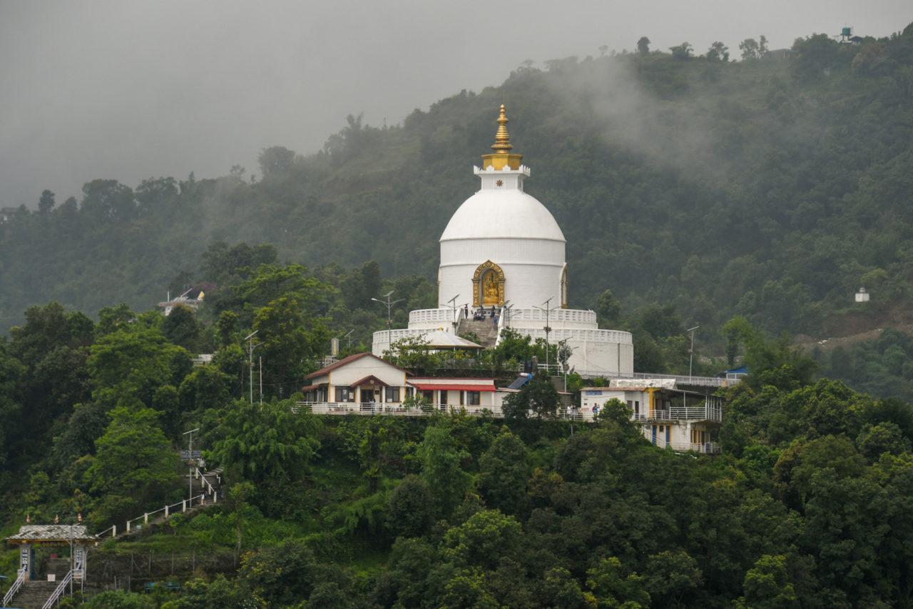 Pokhara: Private Peace Stupa Hike & Phewa Lake Kayaking Tour
