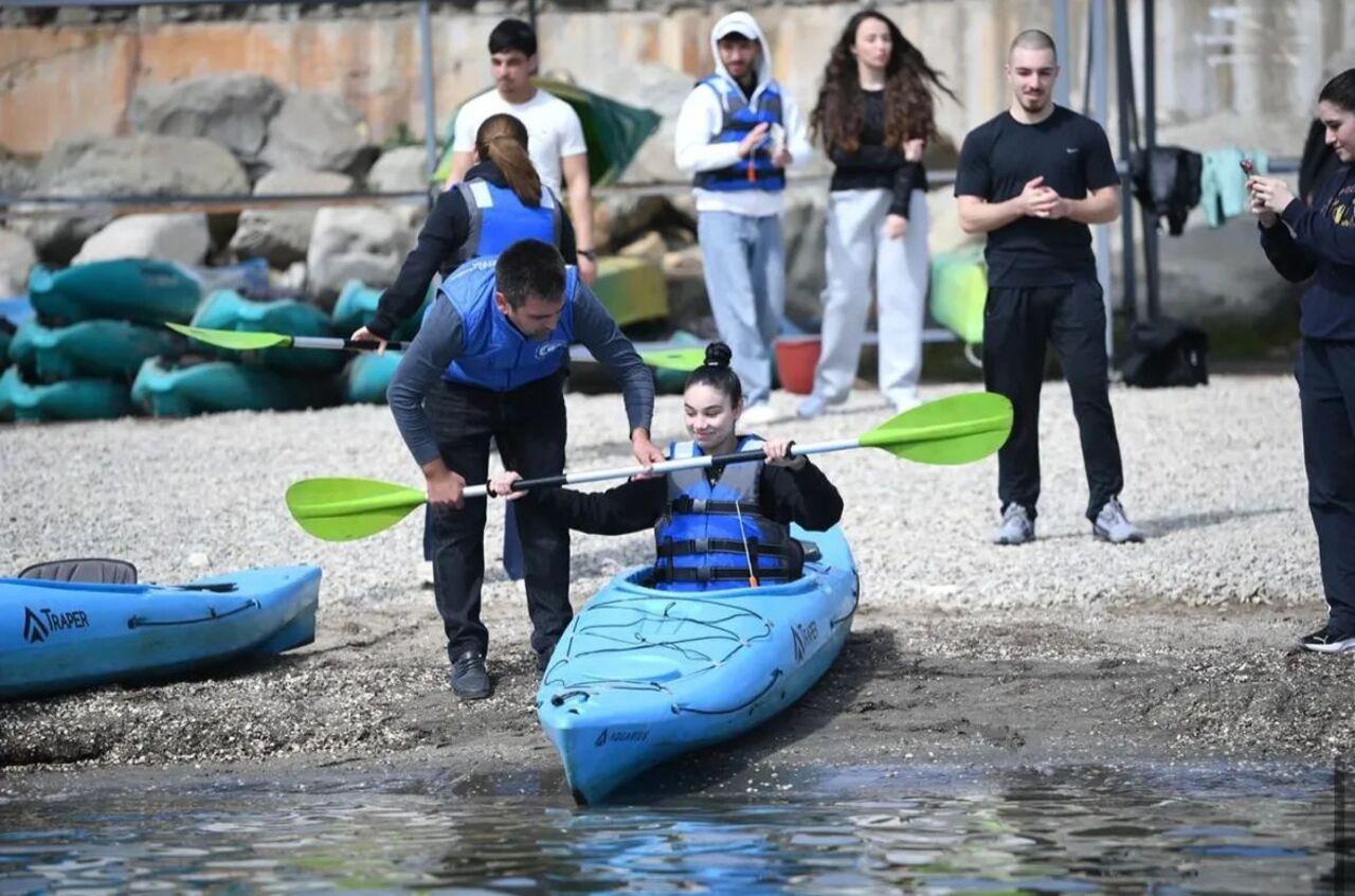 Baku: Rowing a Boat on the Caspian Sea with Skyline Views 3