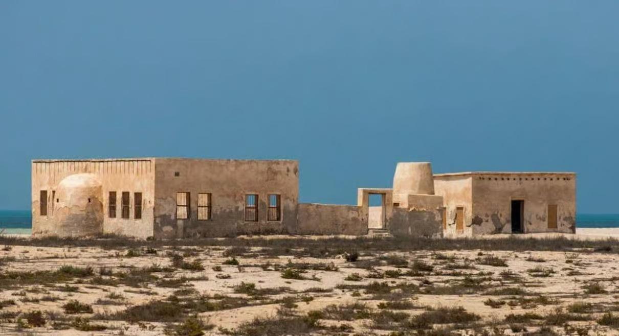 Doha: Full-Day North and West Tour with Forts and Qatari 3
