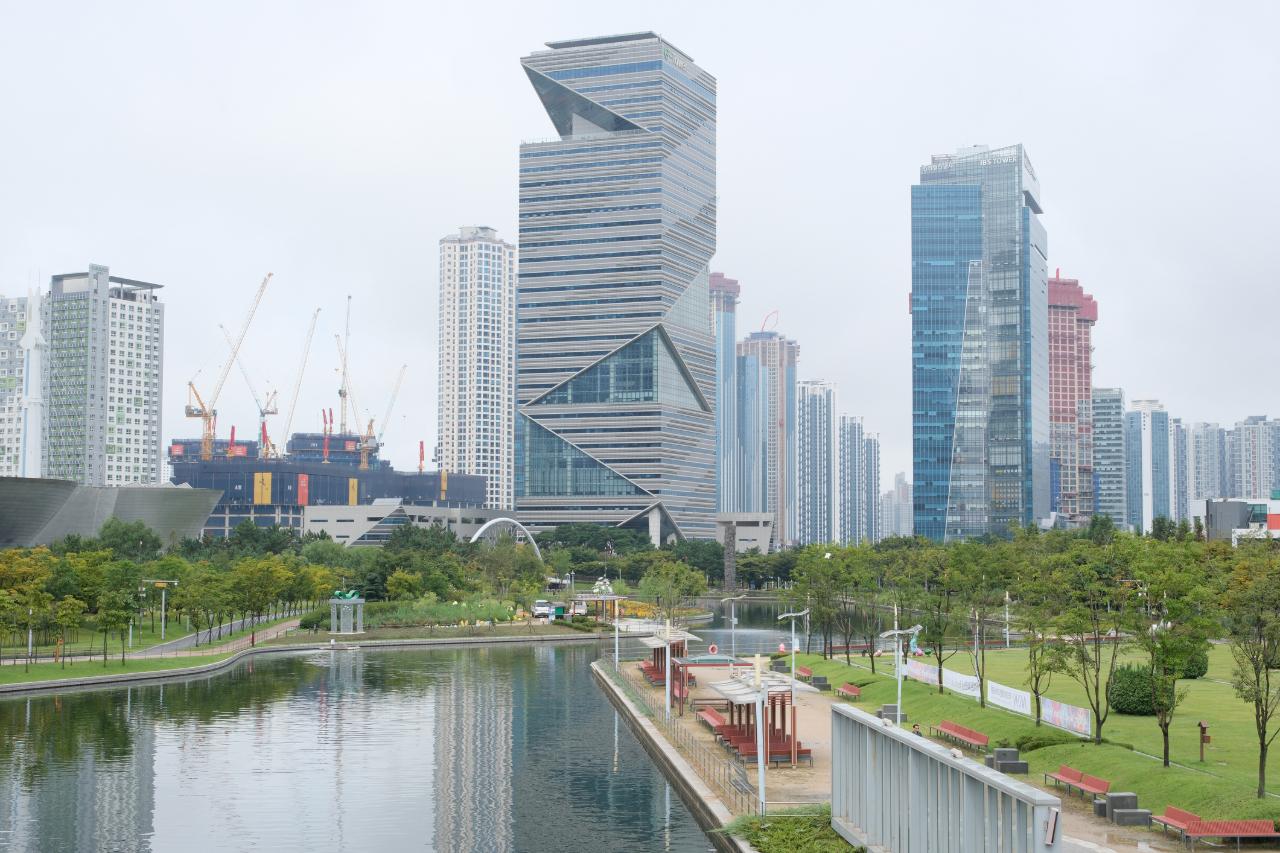 Seoul to Incheon: Urban & Cultural Highlights Private Tour 3