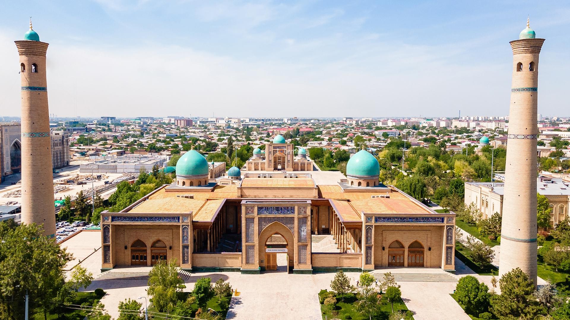 Tashkent: Private Full-Day City Tour on a Premium Car 2