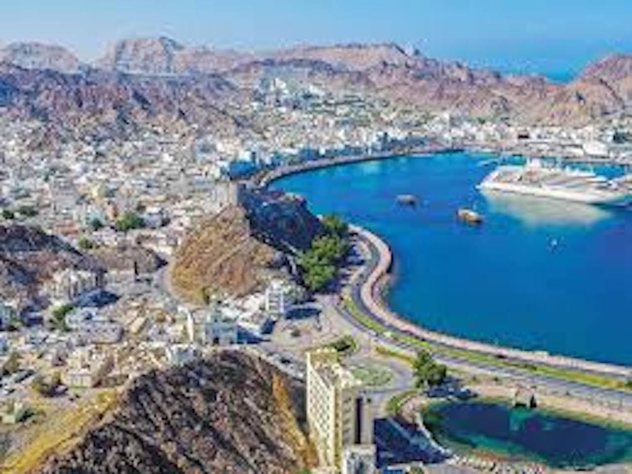 muscat city tour with pick up SMALL GROUP 7 PEOPLE MAX 3