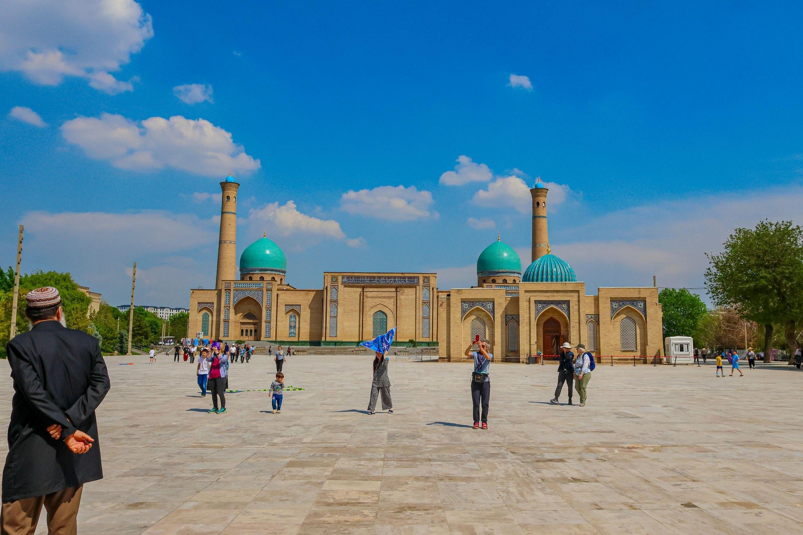 Guided Tashkent city tour with water
