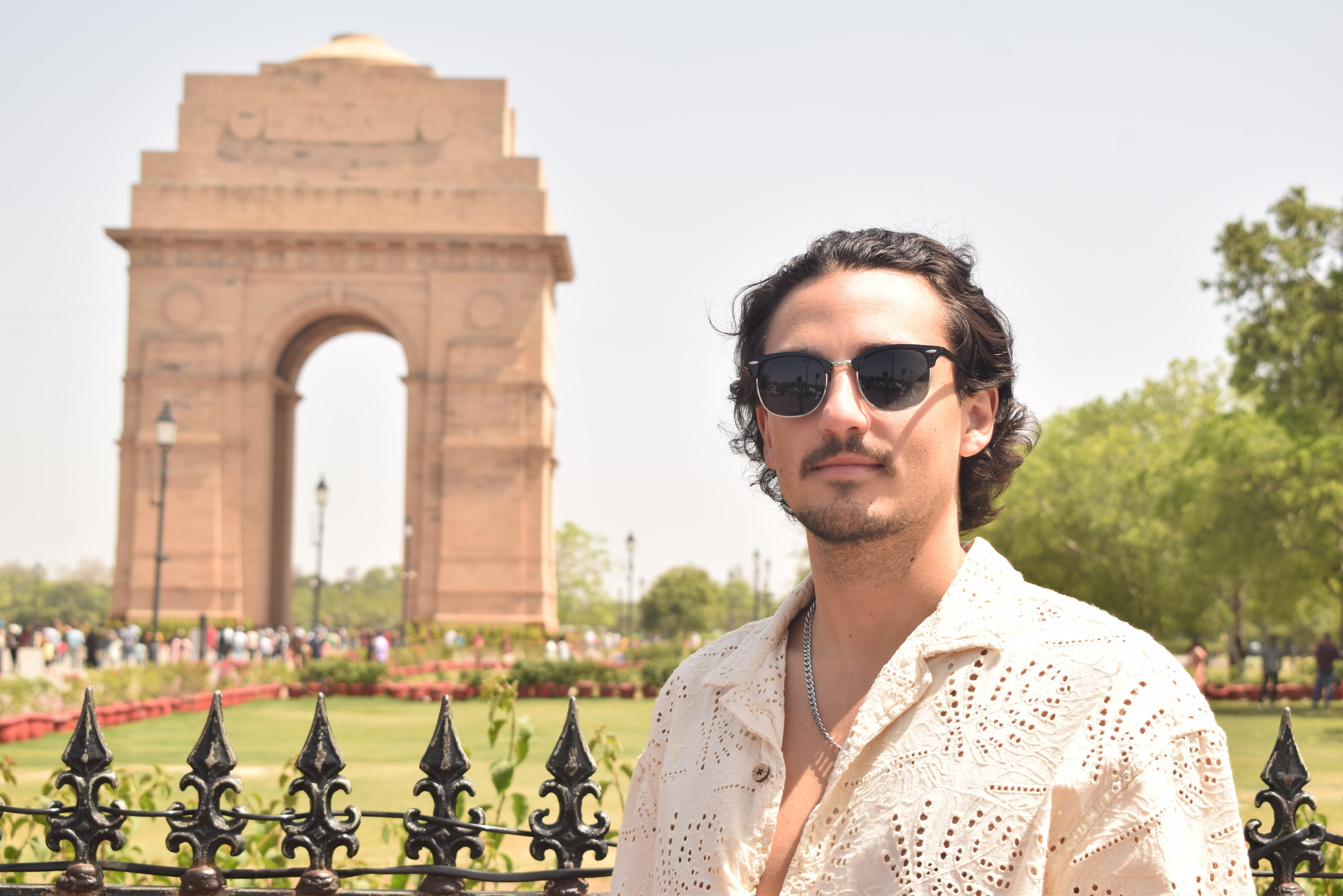 Delhi: Half Day Sacred Heart Cathedral, Lunch & India Gate
