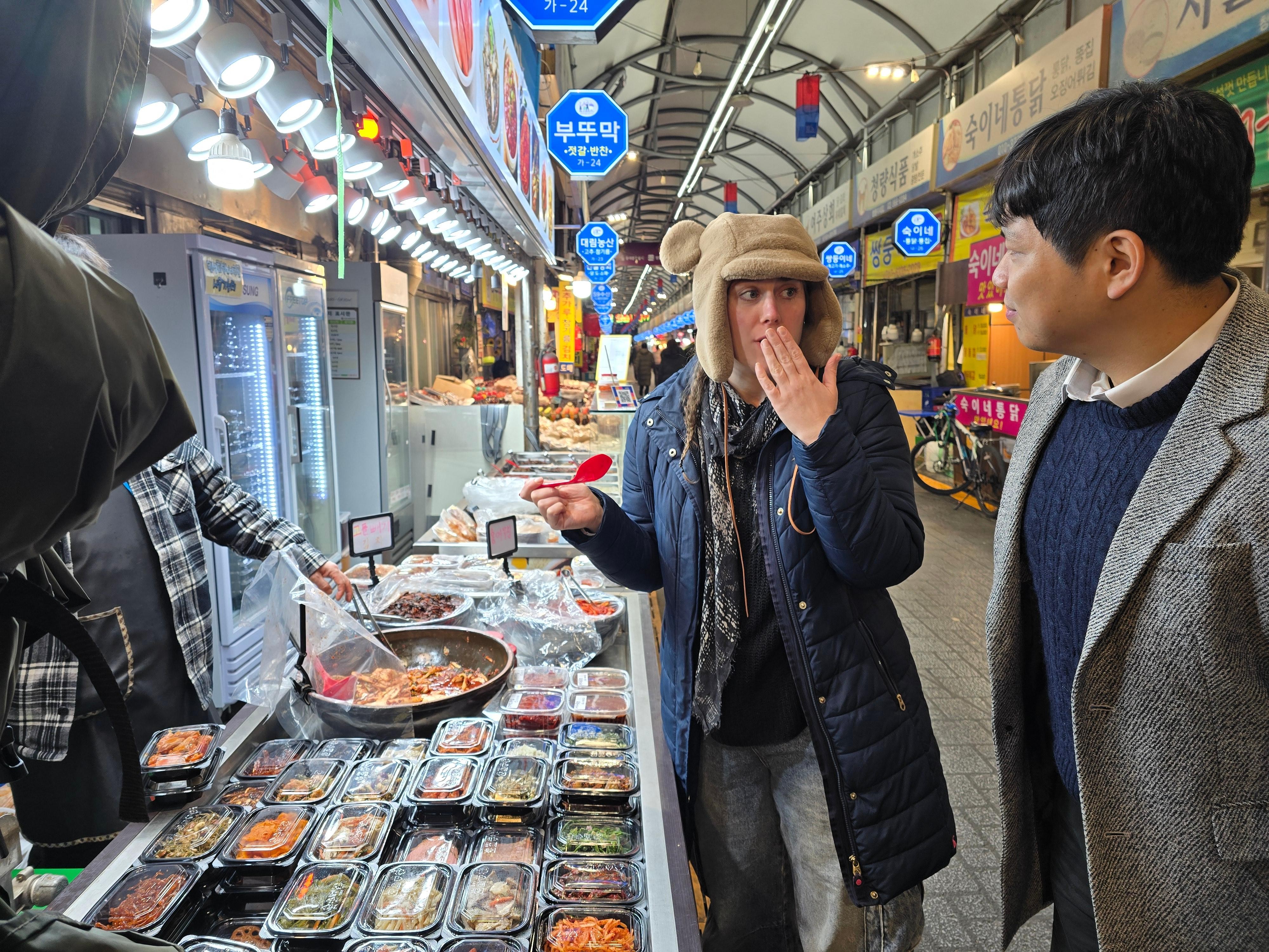 Seoul: Traditional Gyeongdong Market Foodie Tour 2