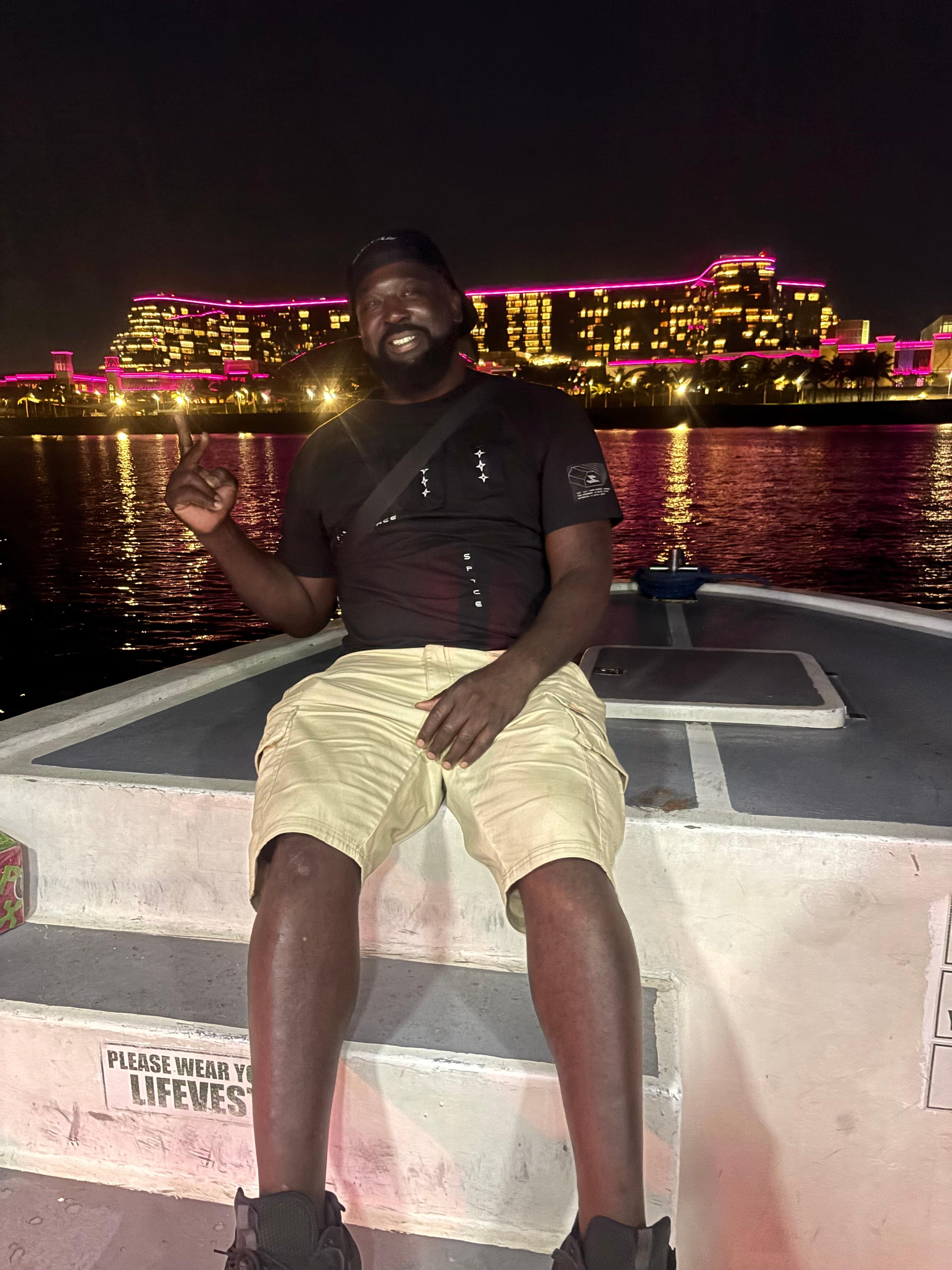 Manila: Manila Bay Night Cruise, Foodie Tour & 3D Theater