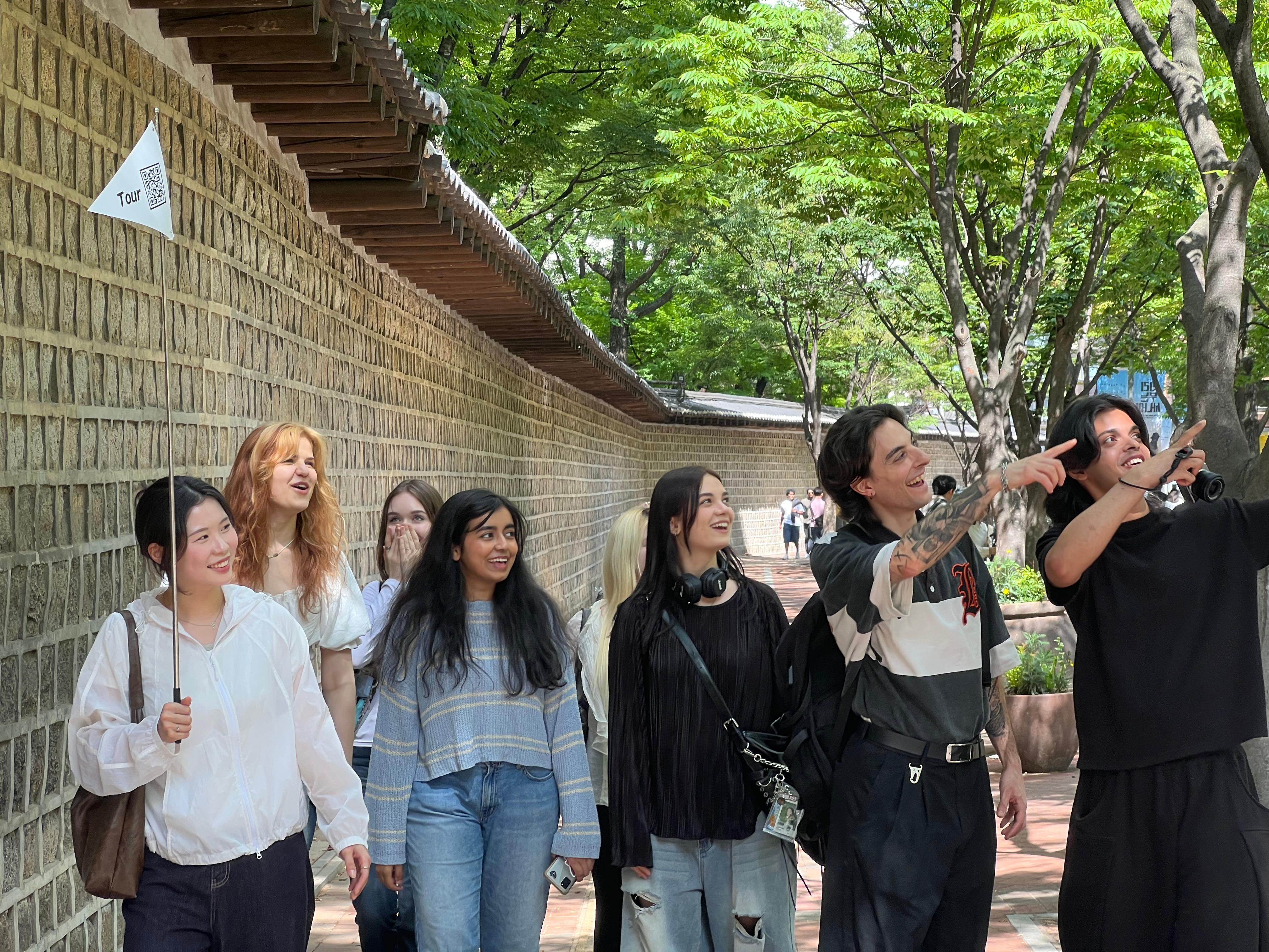 Seoul Dark History Tour: Deoksugung Palace &Seodaemun Prison 3