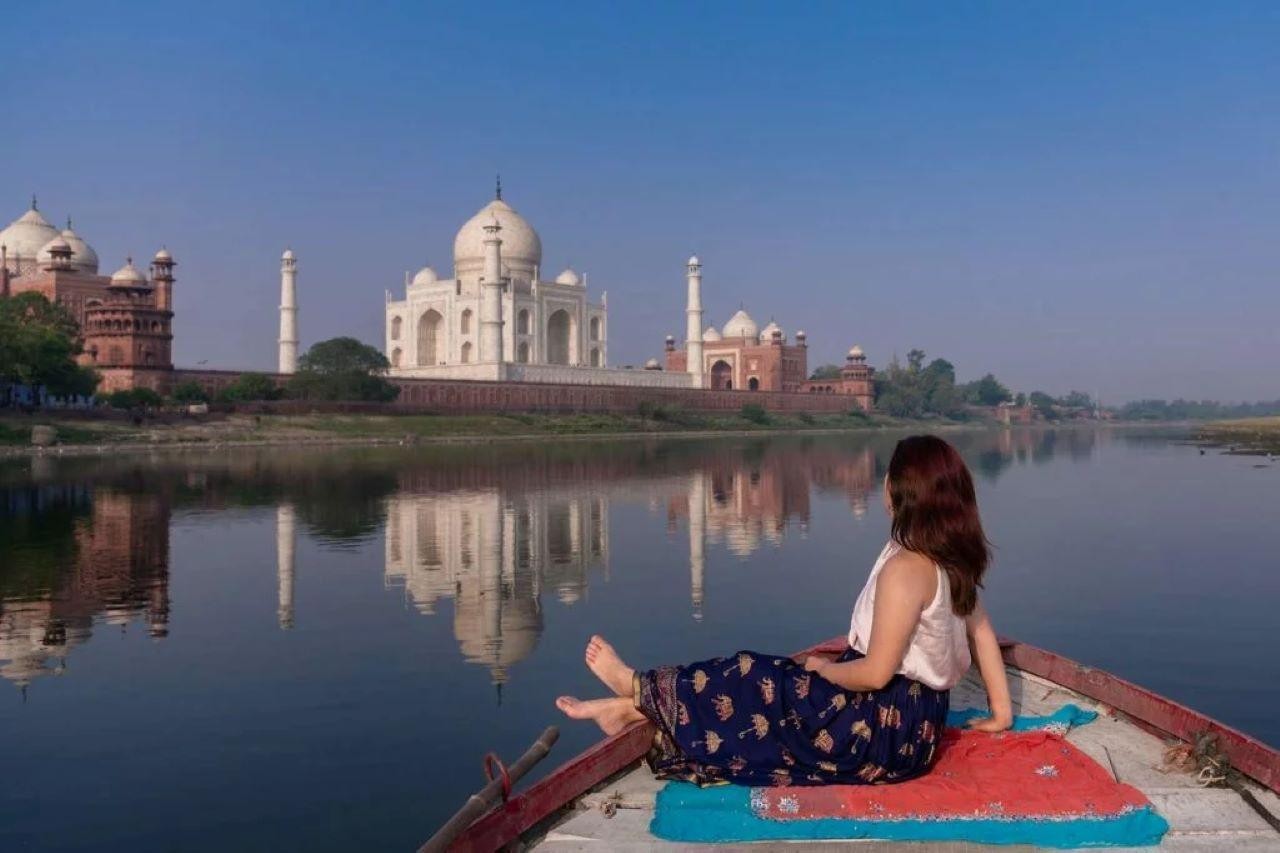 Agra: Taj Mahal Vip Tickets with Guide & Backside Boat Ride 3