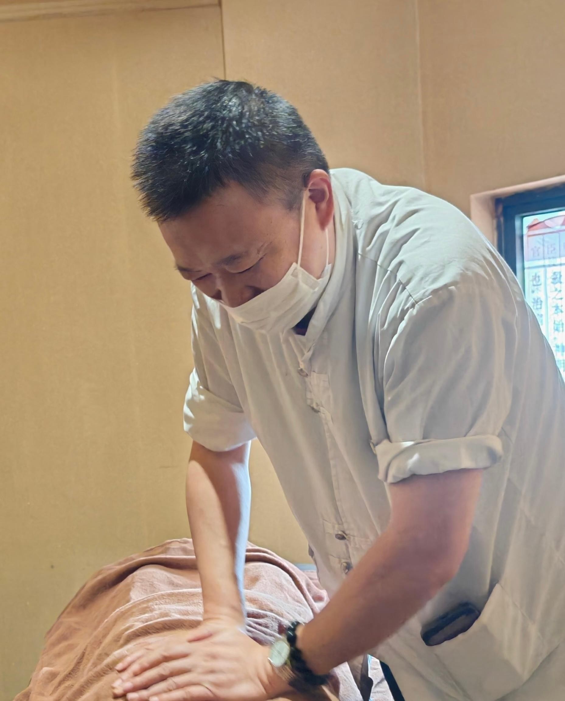 Shanghai: TCM Body Assessment & Tuina Experience 3