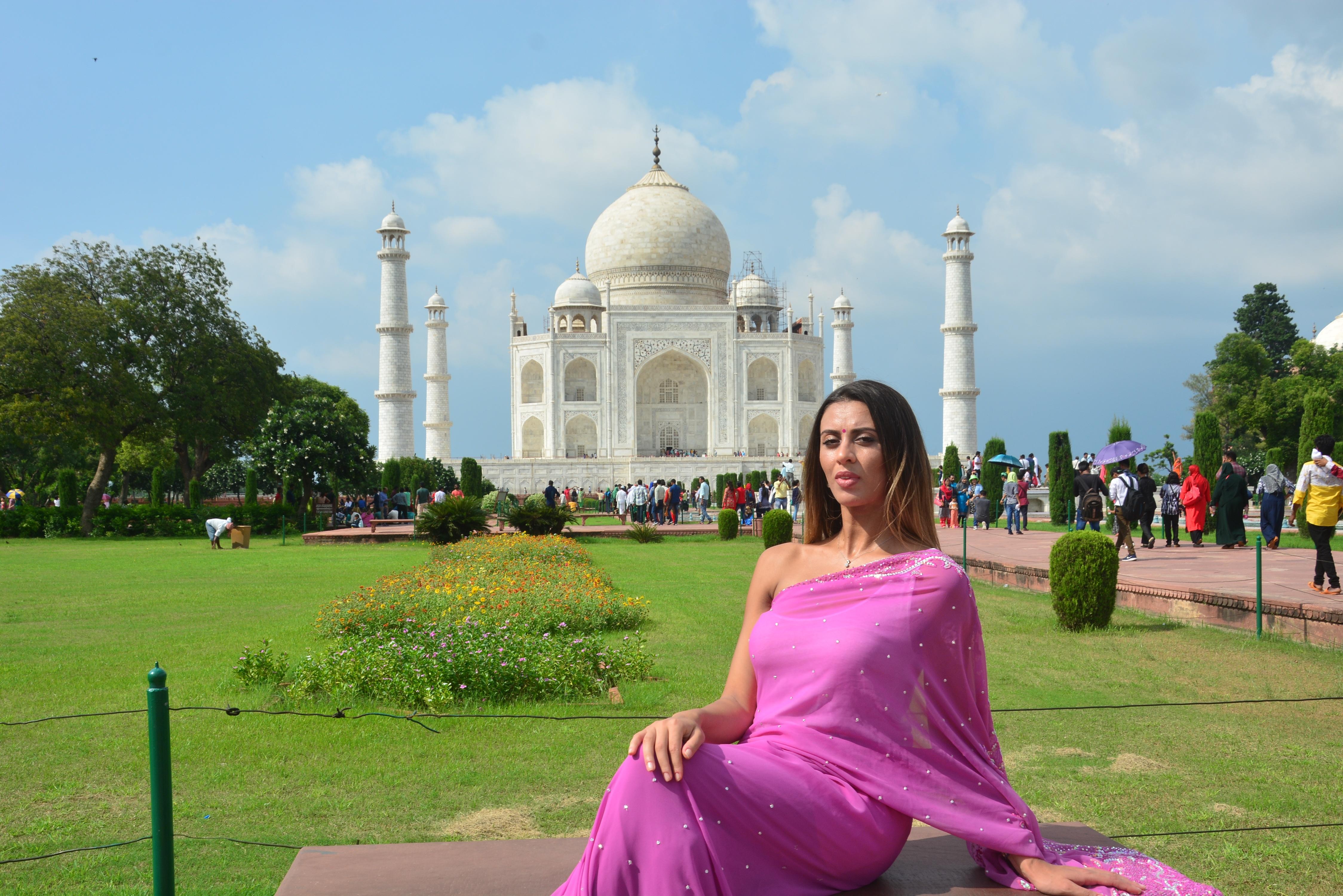 From Delhi: Private Taj Mahal Day Tour By Car and Driver 2