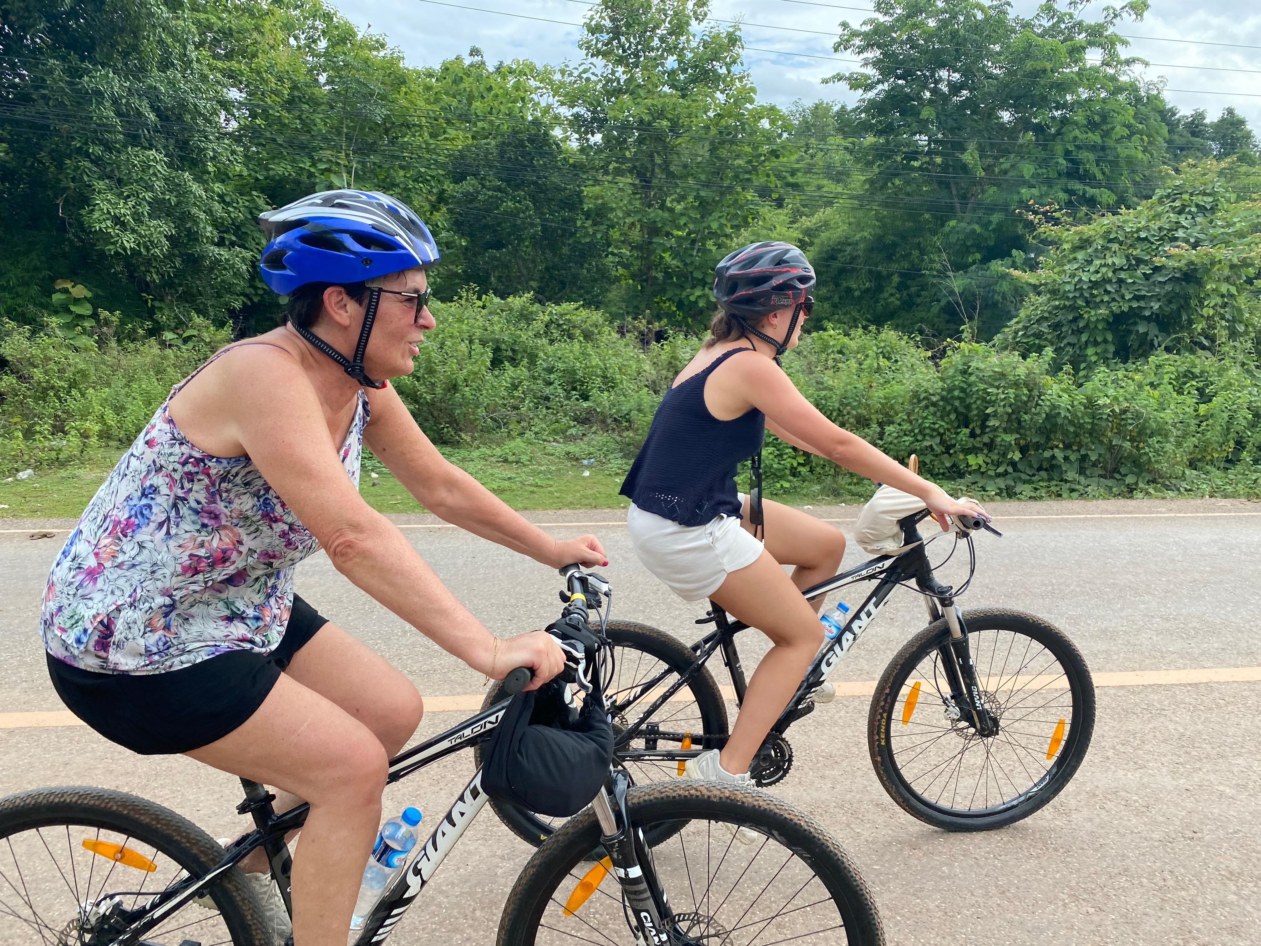 Luang Prabang: Half-Day Cycling Tour & Pottery Workshop