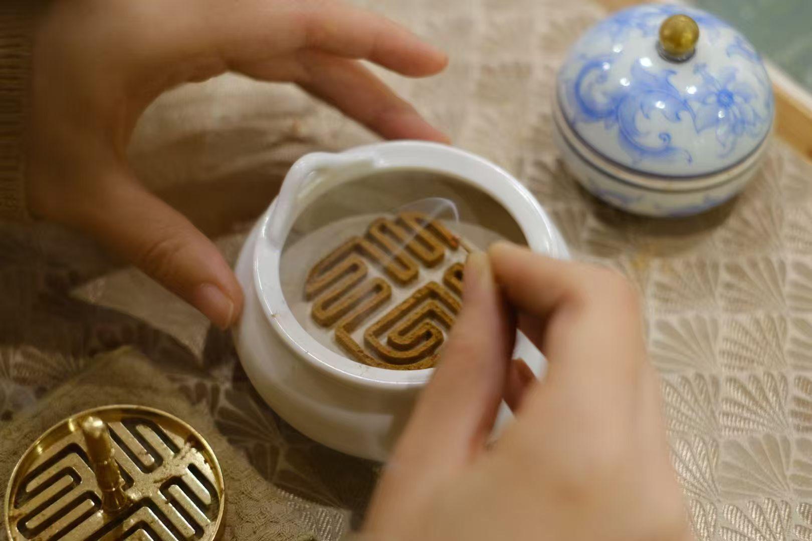 Shanghai: Chinese Traditional Incense Seal Craft Experience 2