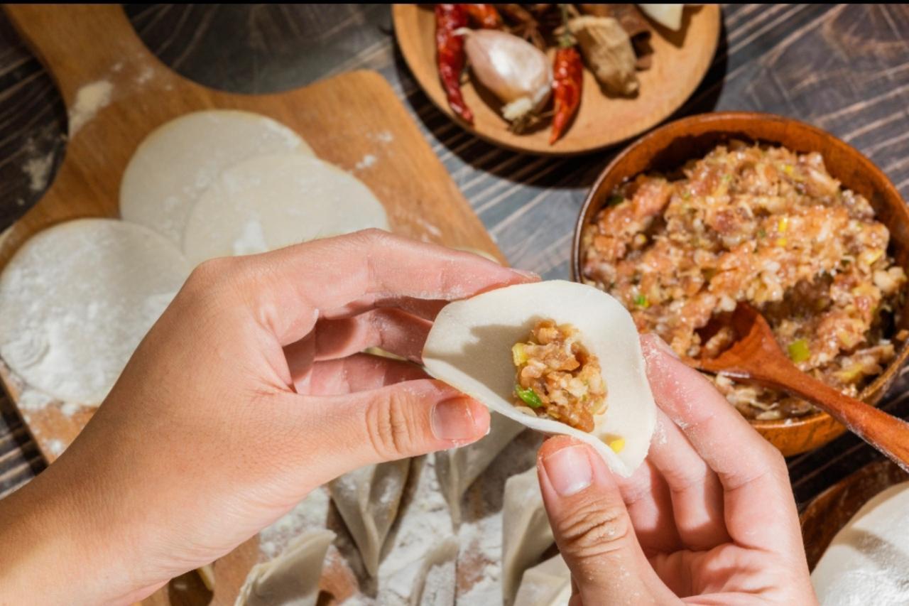 Beijing: Dumpling-Making Class, Shichahai & Sanlitun Tour
