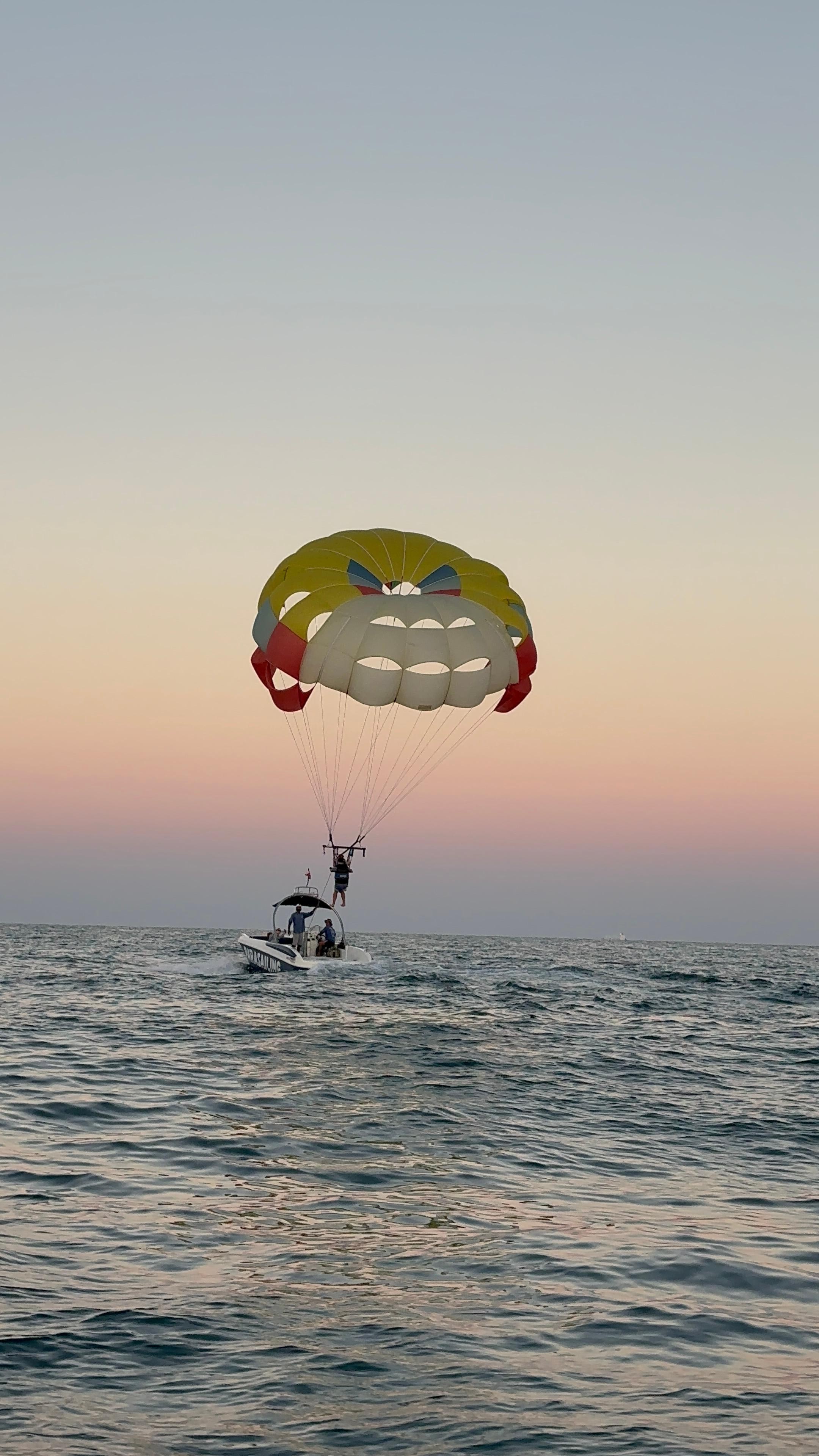 Muscat: Parasailing in Al Mouj Marina