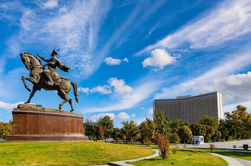 Tashkent: Guided Walking Tour with Human House Visit — guided tour in Tashkent