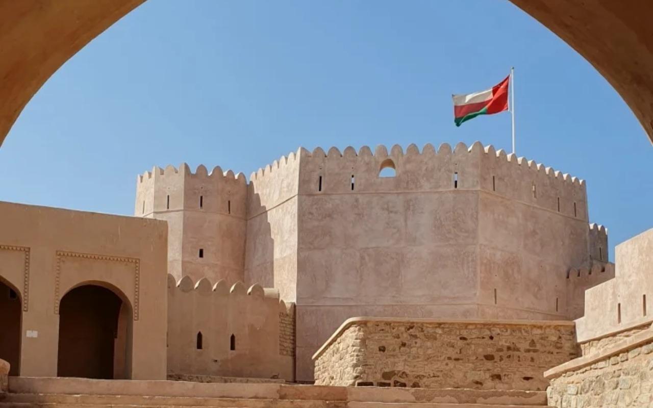 Muscat: Barka Fish Market, Fort, and Sawadi Beach Tour 3