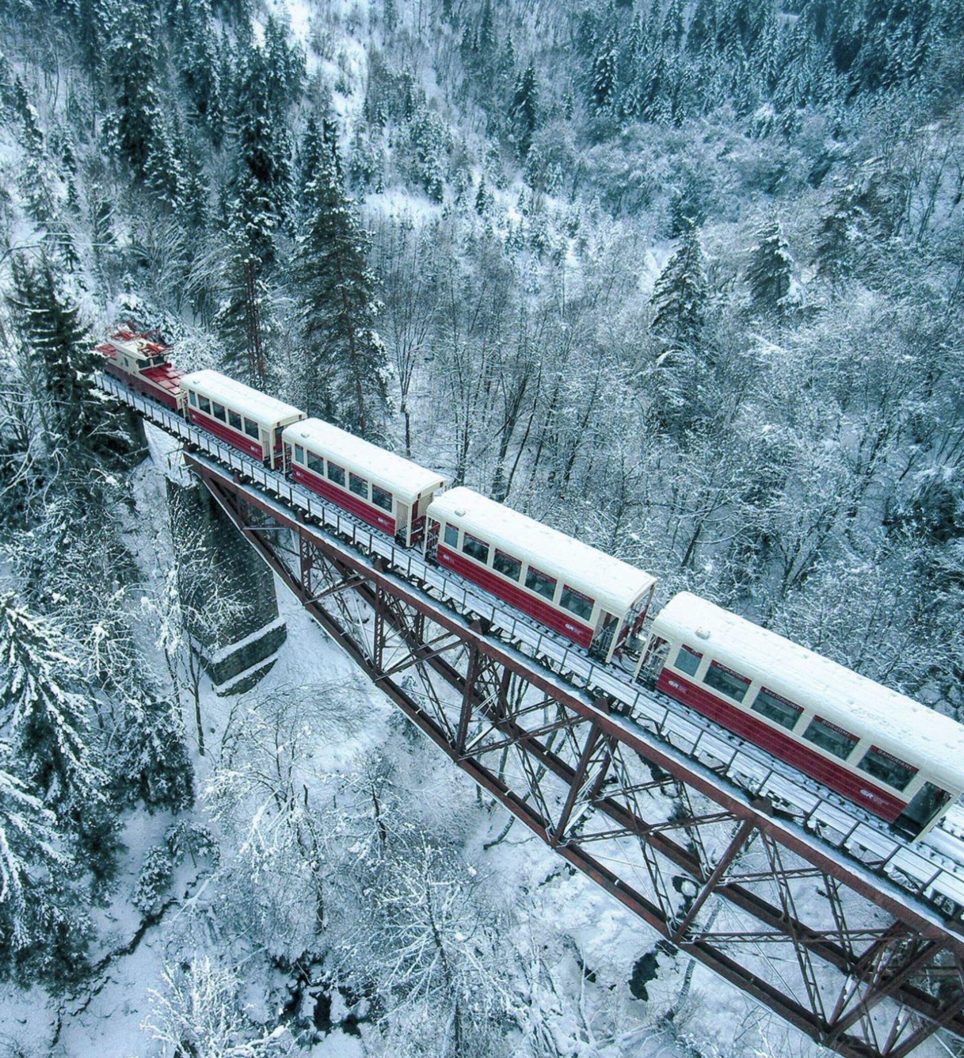 Tbilisi: Borjomi, Bakuriani & Kukushka Train Tour