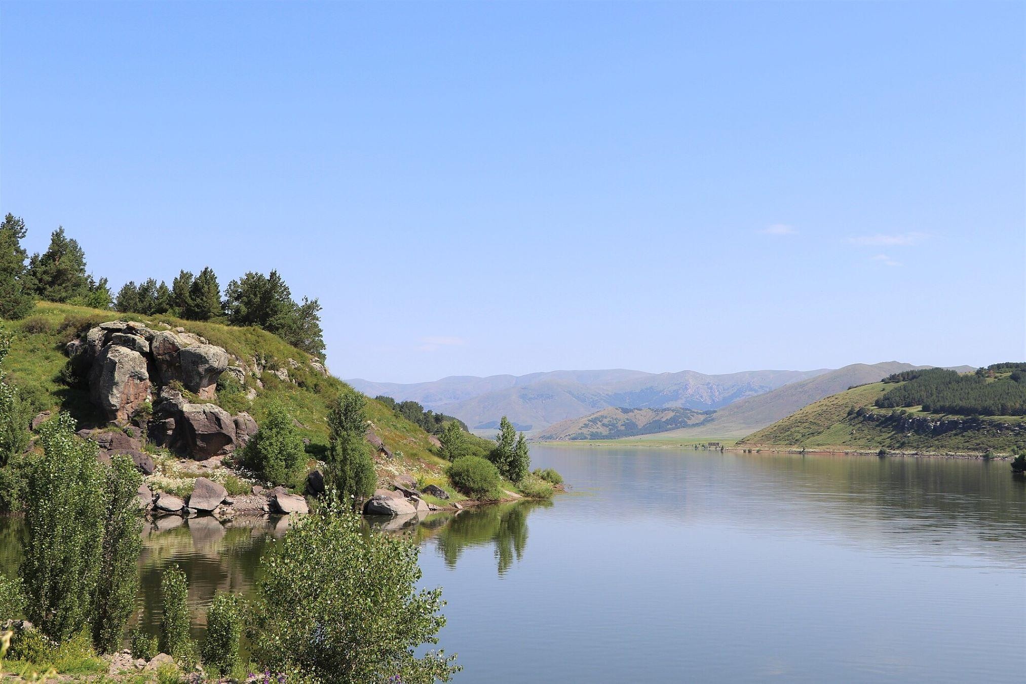 From Yerevan: Aparan Reservoir and Amberd Fortress Tour 2