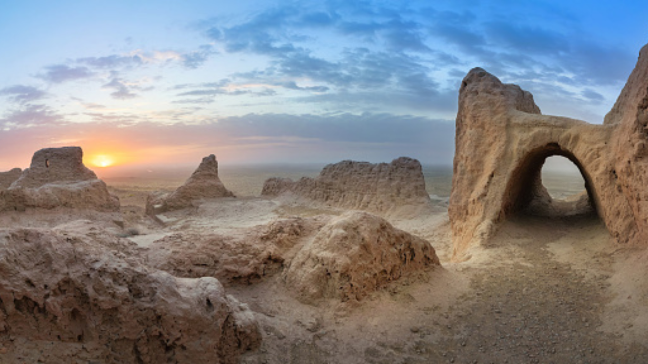 From Khiva: Bukhara Private Transfer with Fortresses & Lunch 2