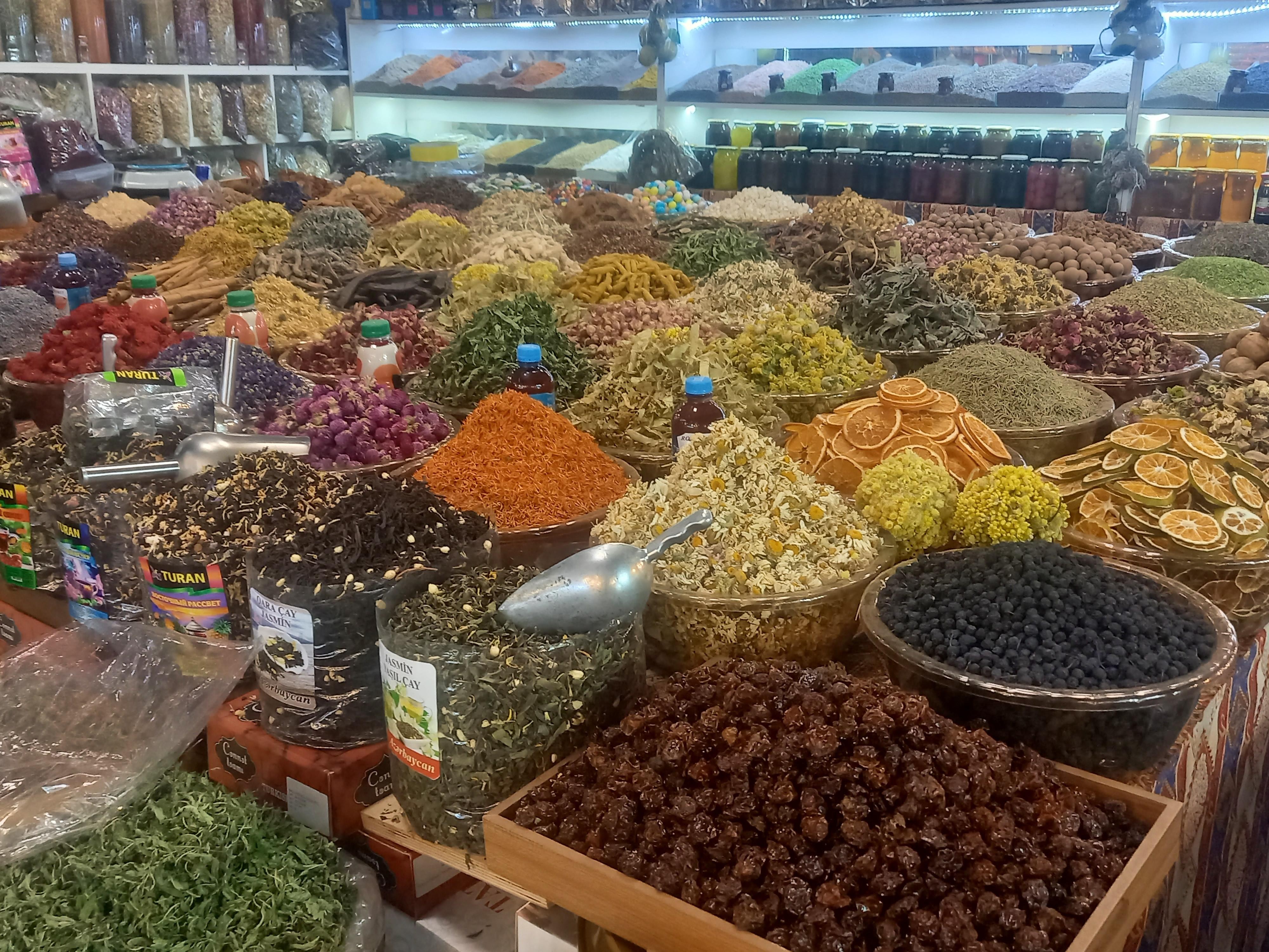 Baku: Tour to the Green Bazaar