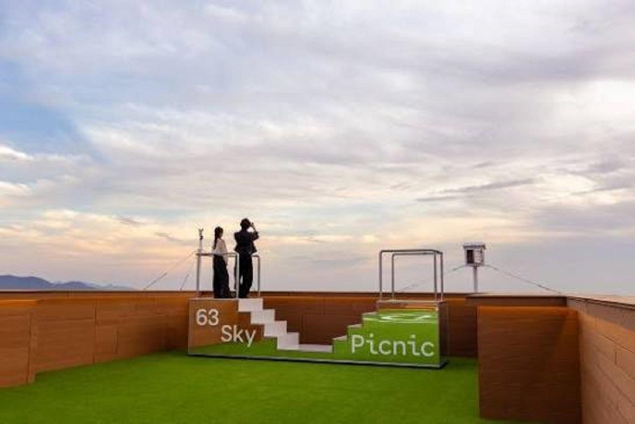 Seoul: 63 Sky Picnic & Hangang Ramen Night Tour