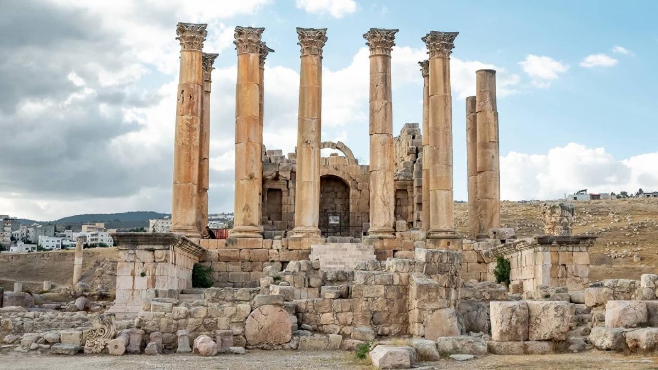 Amman: Dabke Dance Class, Citadel Walk, and Dinner 3