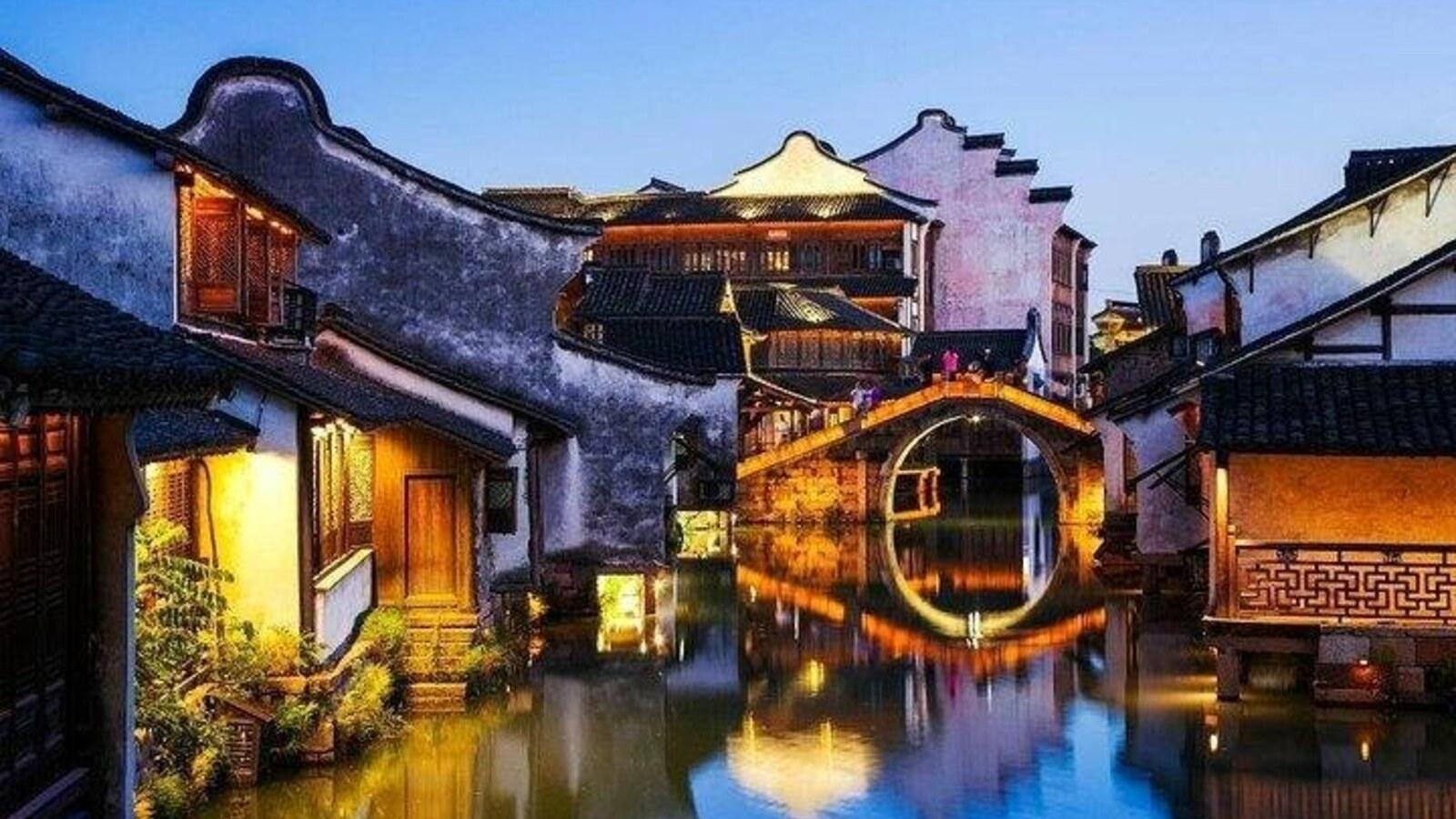 Shanghai: Tongli Water Town Evening Private Day Trip 3