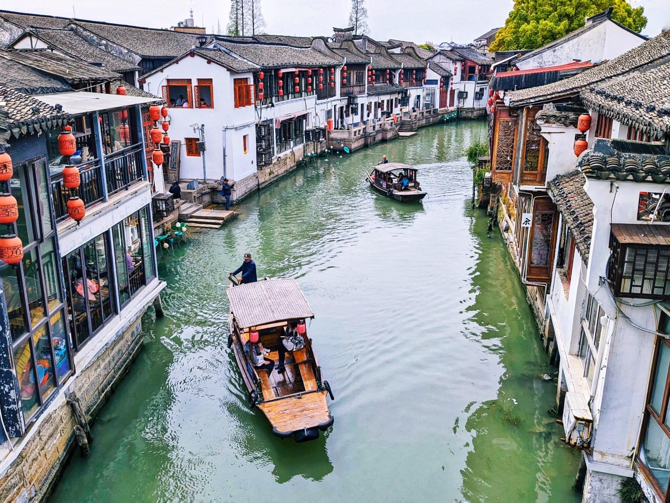 Shanghai: Zhujiajiao Water Town Private Tour with Boat Ride