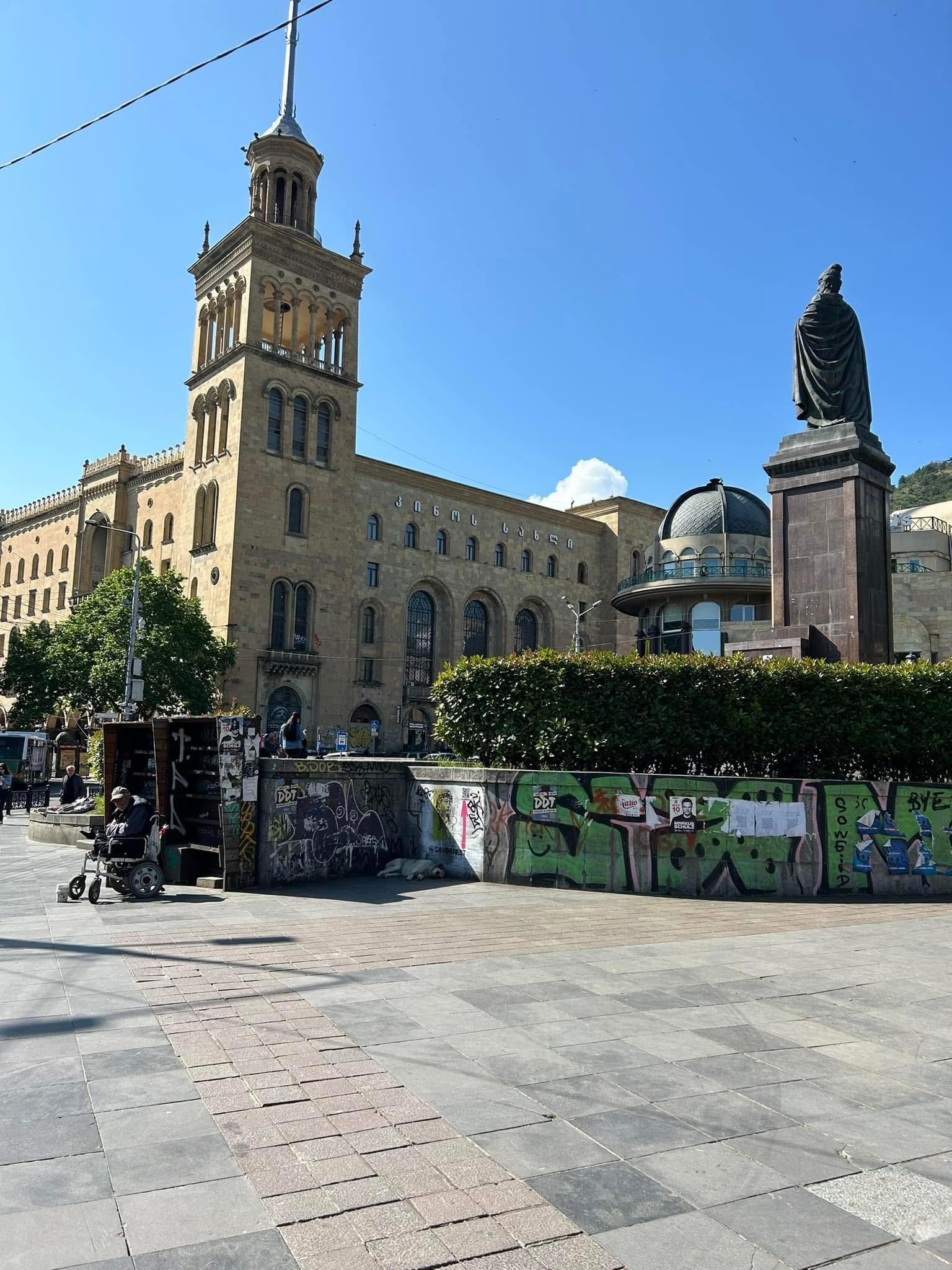 Tbilisi: Soviet Metro, Sololaki & Old Town Tour with Tasting 2