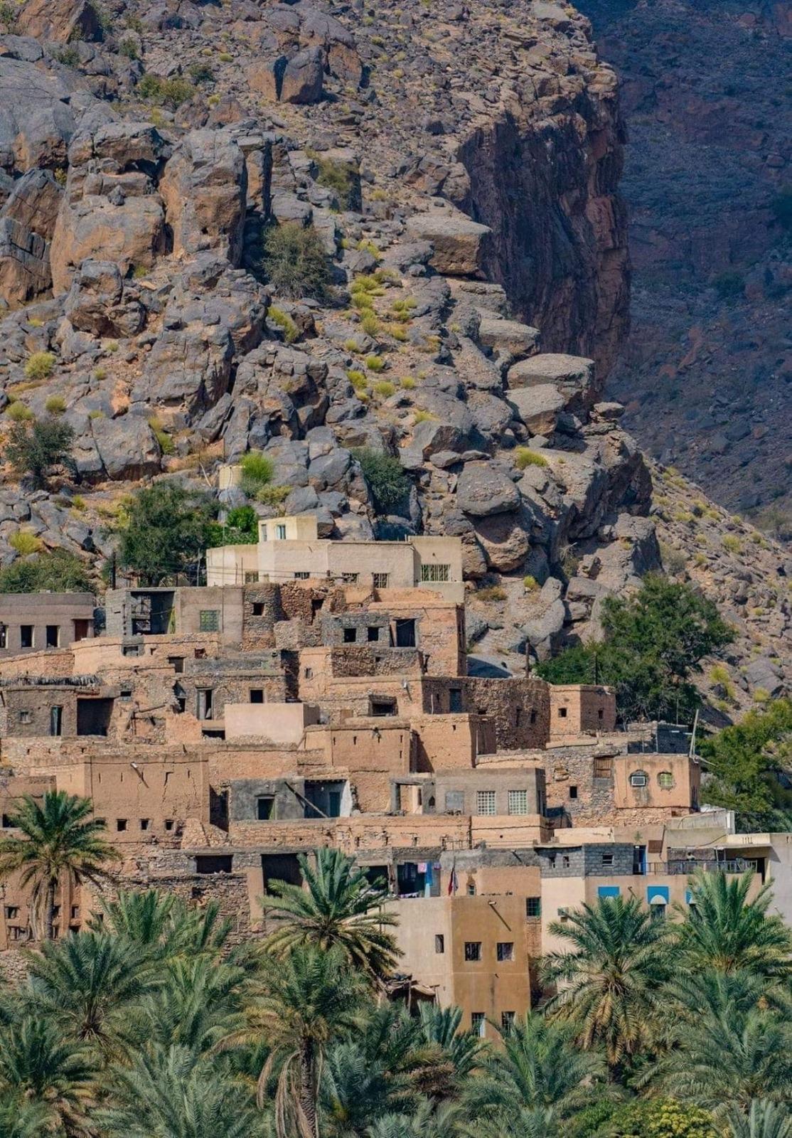 Muscat: Private Jabal Shams Sunrise Tour at Dawn
