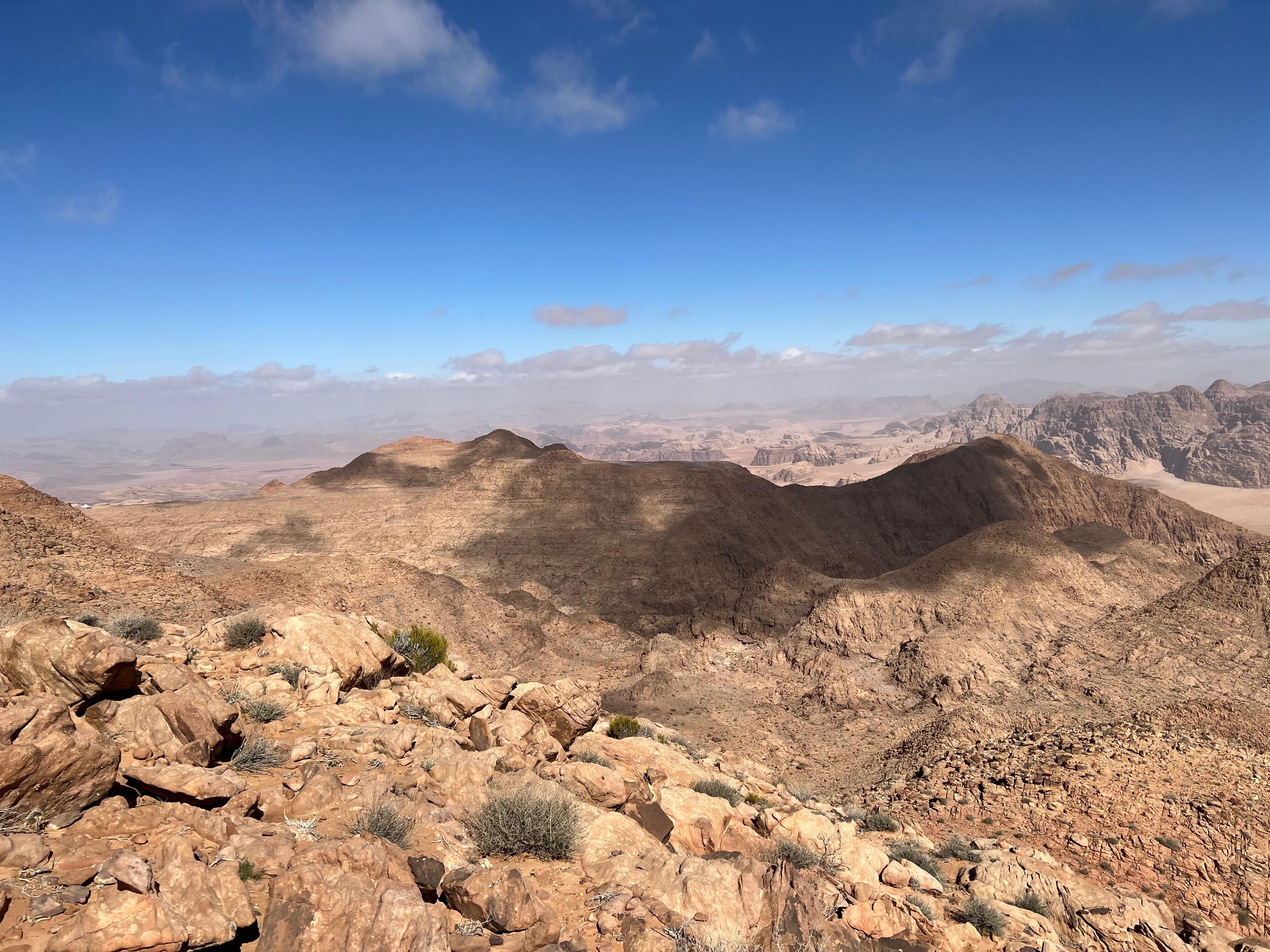 Wadi Rum: Hike to Jebel Umm ad Dami with Local Guide